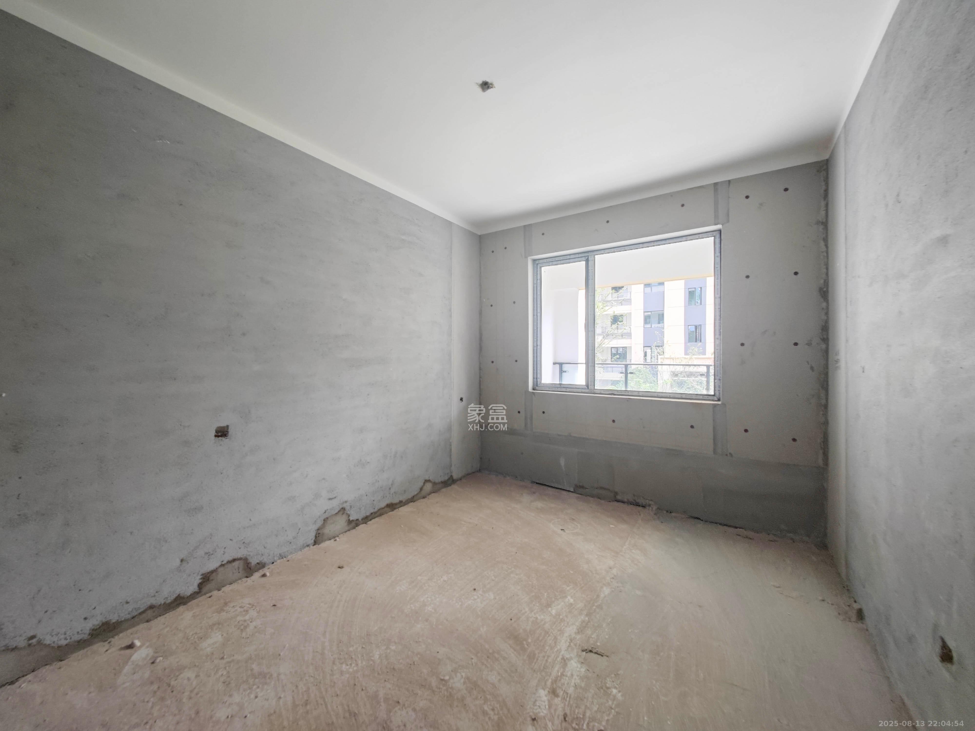 长房岭秀时代  7室3厅4卫    348.0万卧室