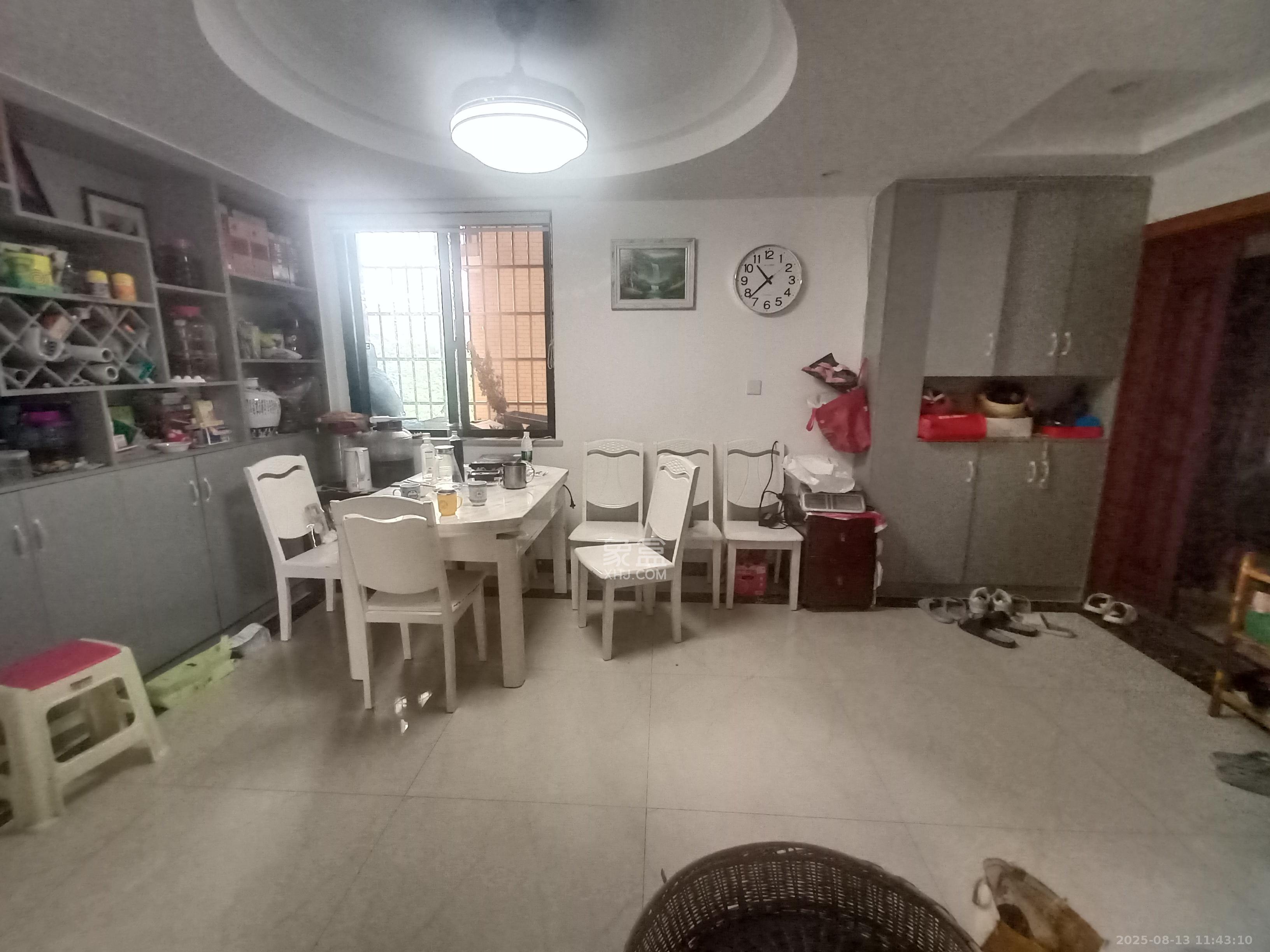 岳鞍阁小区 3室2厅2卫 2400.0元/月 岳鞍阁小区 3室2厅2卫 2400.0元/月室内图