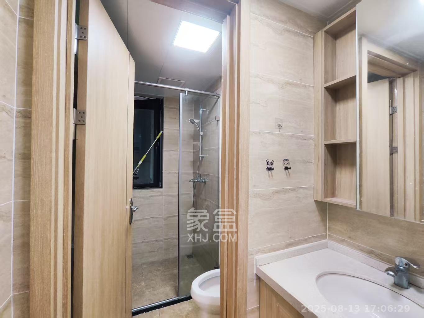万润滨江天著  4室2厅2卫    2400.0元/月室内图