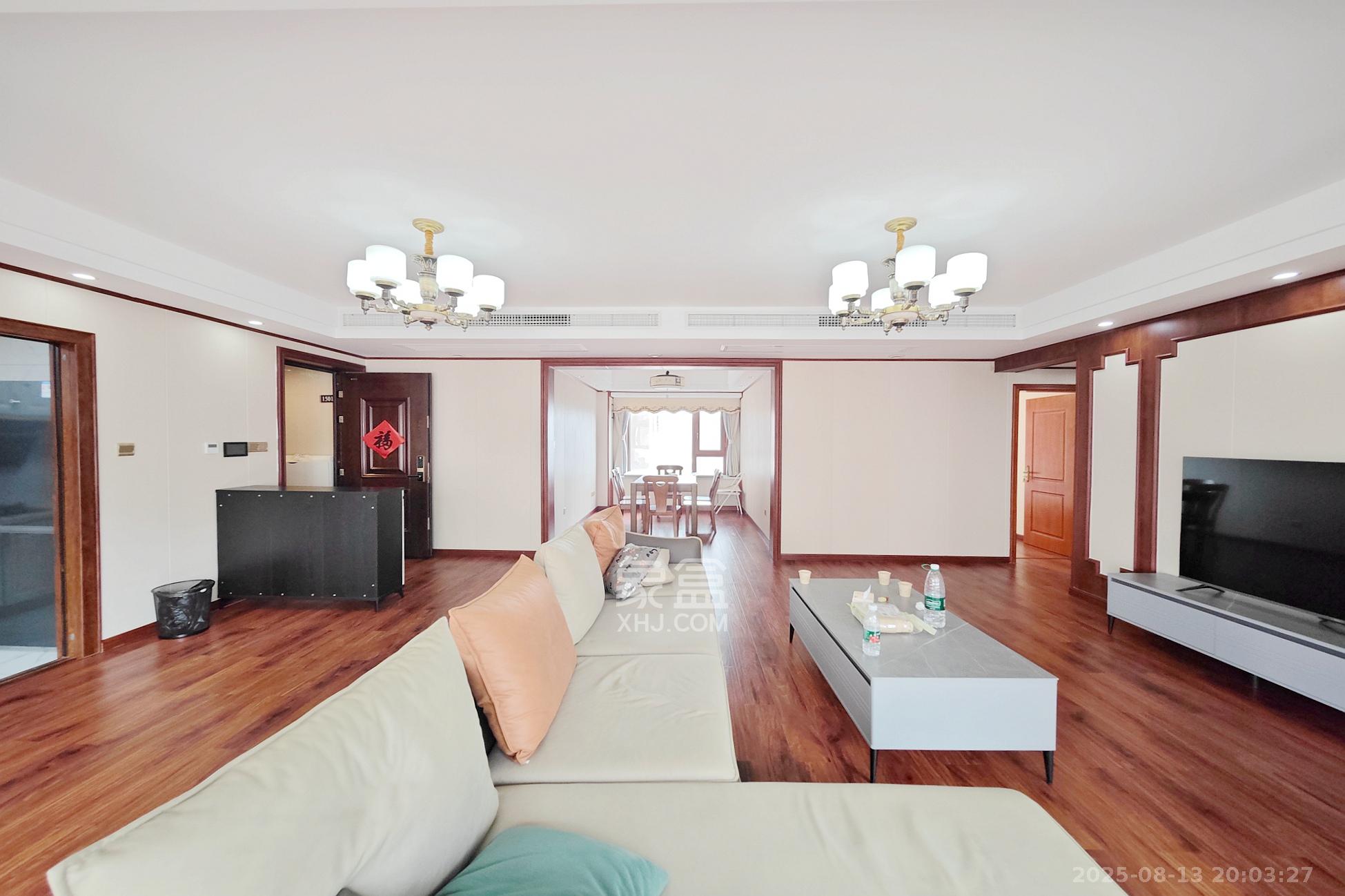 建发中央悦府  4室2厅2卫    188.0万 建发中央悦府  4室2厅2卫    188.0万客厅