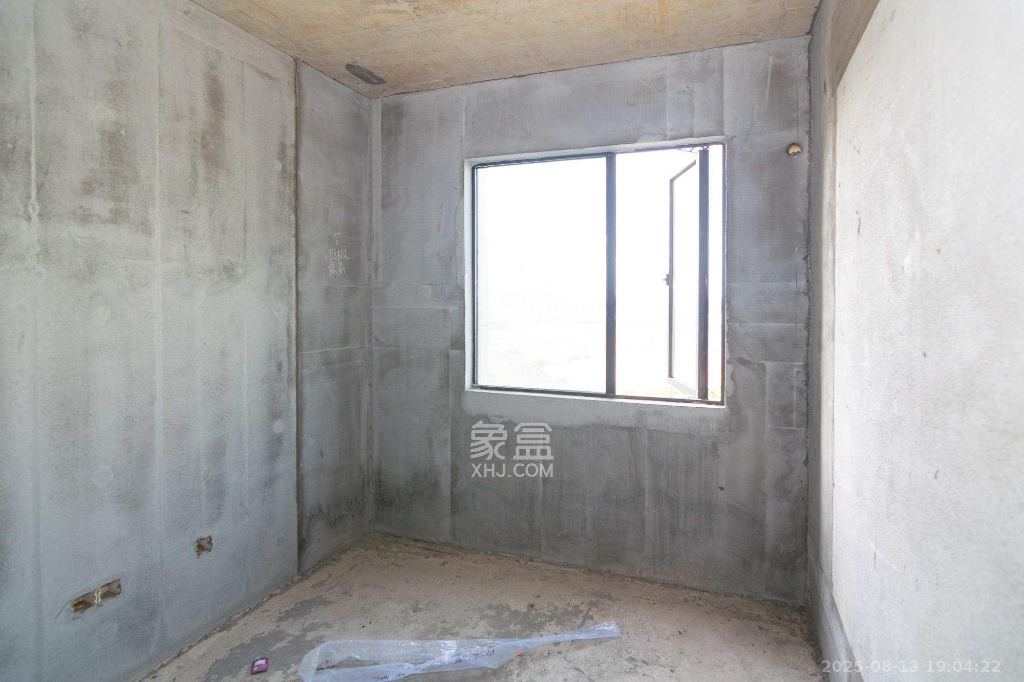 大汉汉府一期 4室2厅2卫 64.8万 大汉汉府一期 4室2厅2卫 64.8万卧室