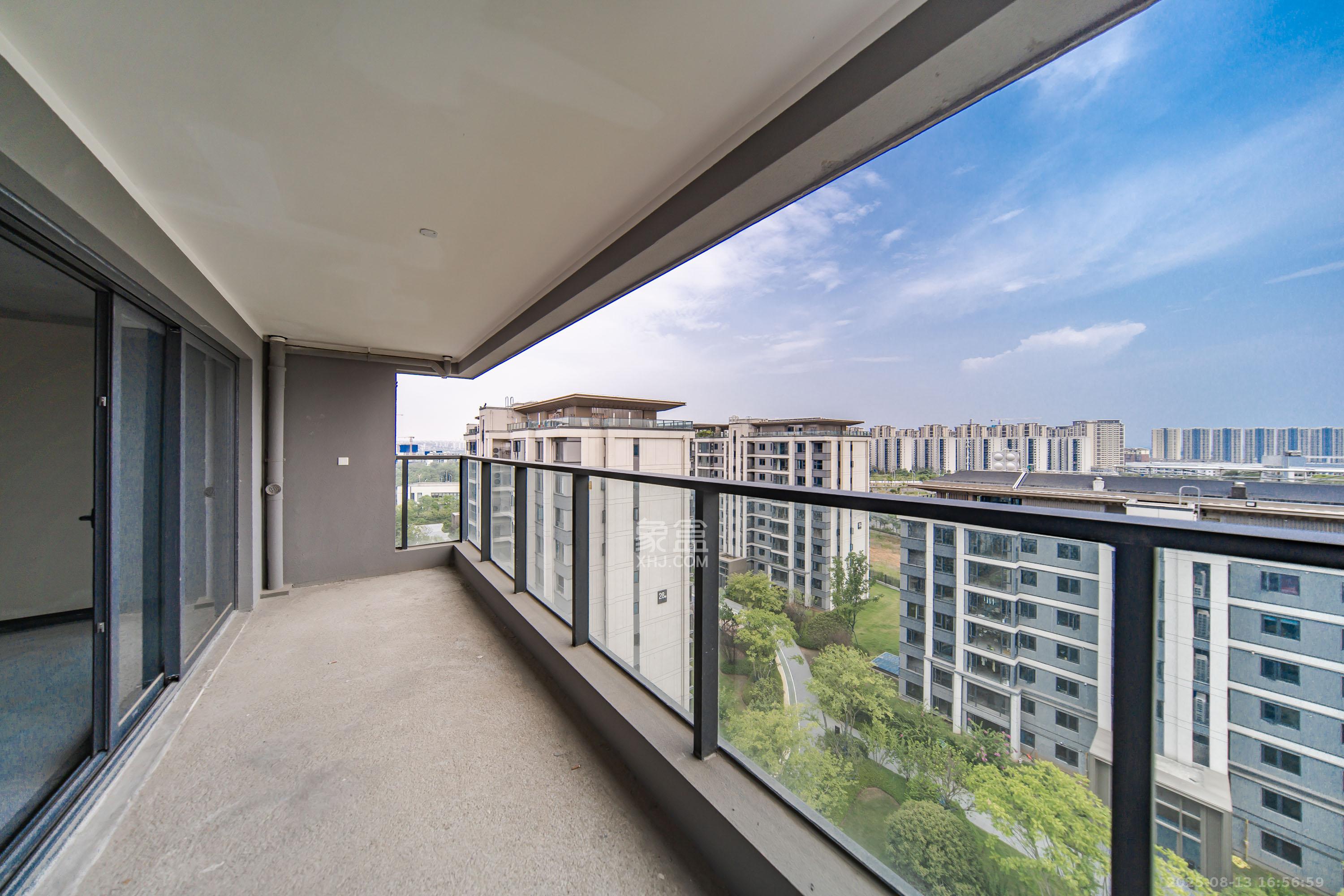 华润置地润樾府  4室2厅2卫    209.0万 华润置地润樾府  4室2厅2卫    209.0万阳台