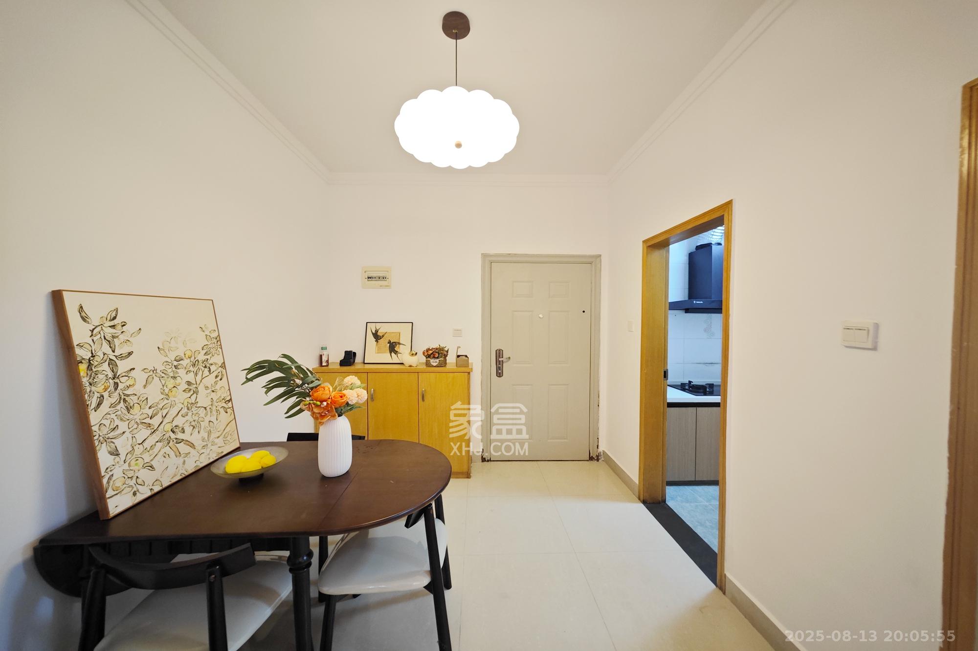 东方新世界  2室2厅1卫    56.8万客厅