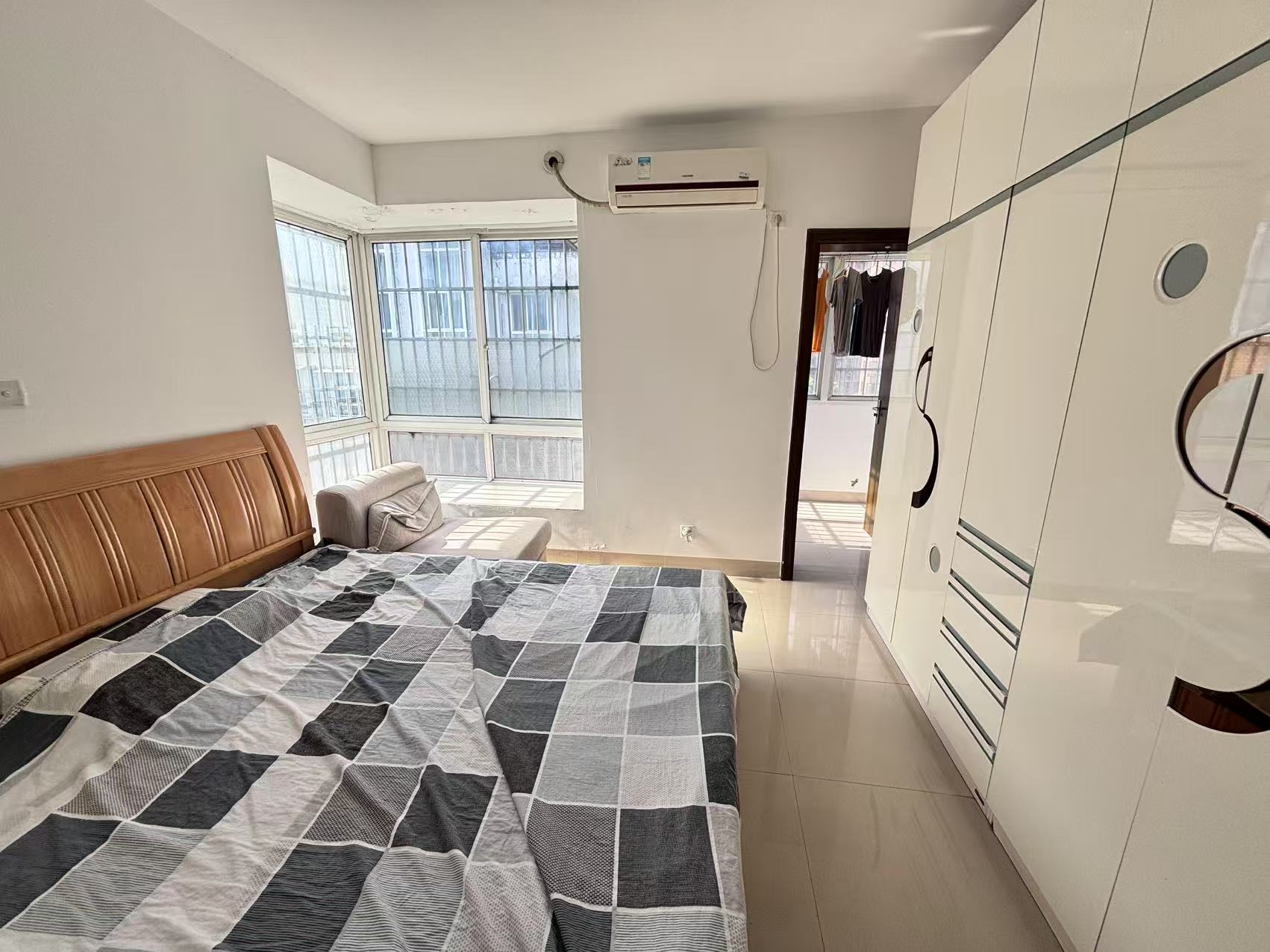 康和山庄 5室2厅2卫 45.0万 康和山庄 5室2厅2卫 45.0万室内图