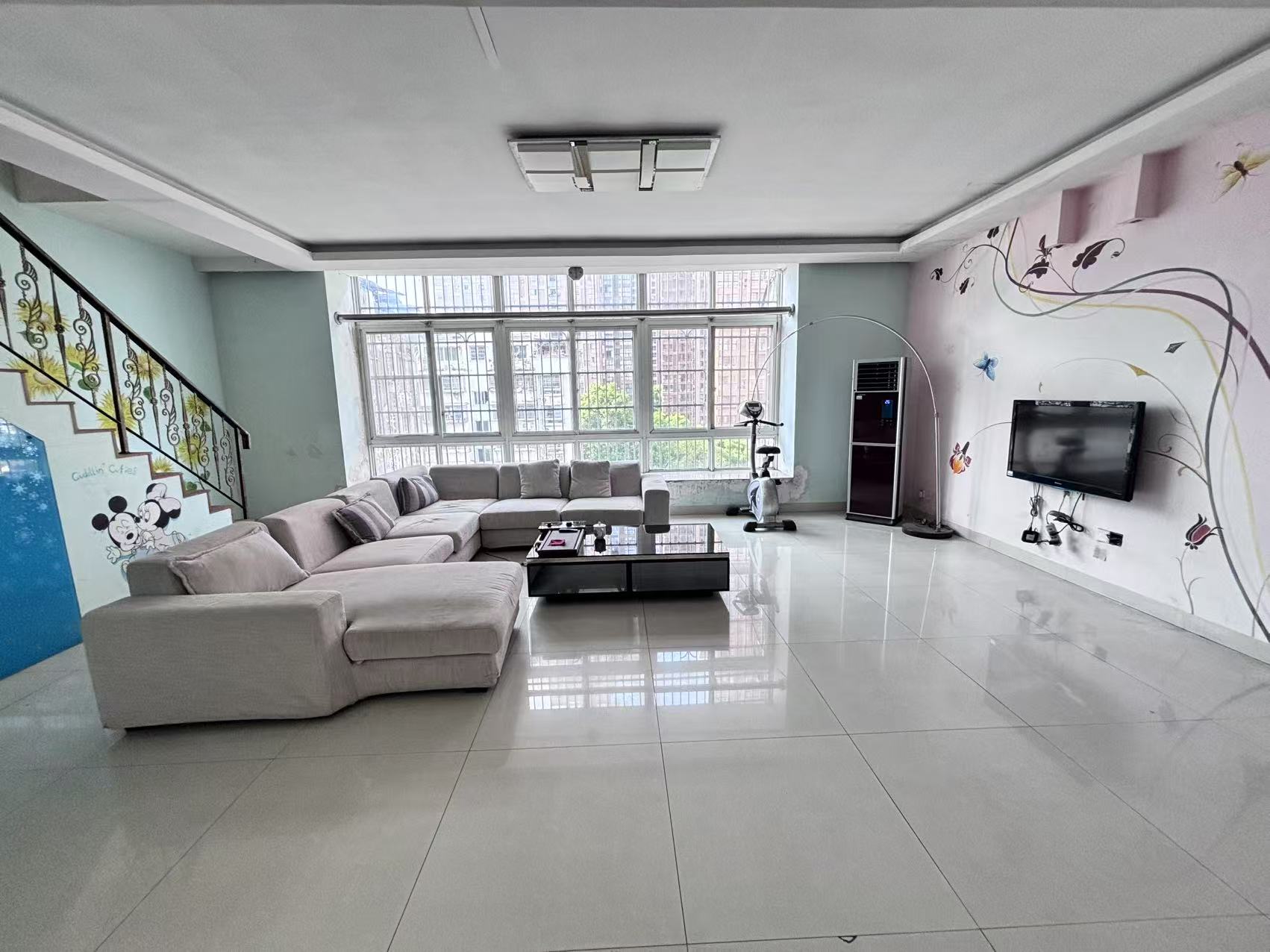 康和山庄 5室2厅2卫 45.0万 康和山庄 5室2厅2卫 45.0万室内图