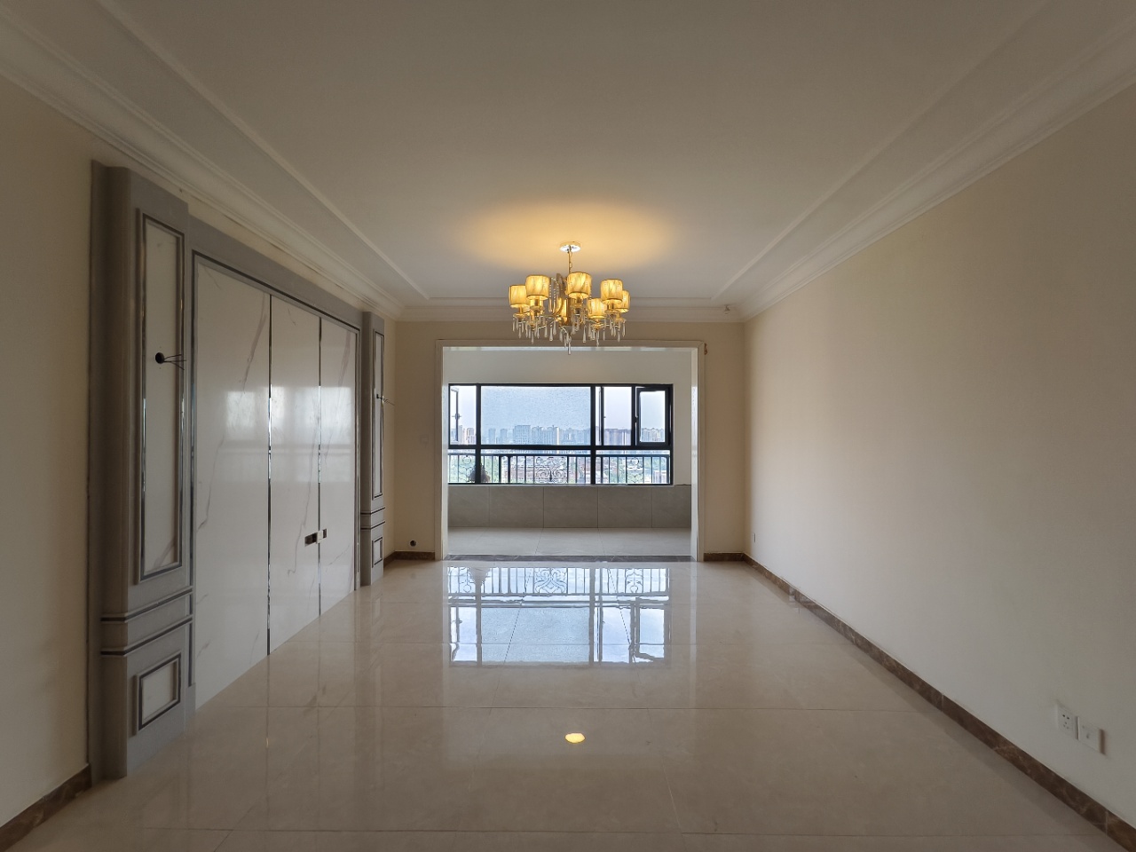 恒大华府 3室2厅2卫 69.8万 恒大华府 3室2厅2卫 69.8万室内图