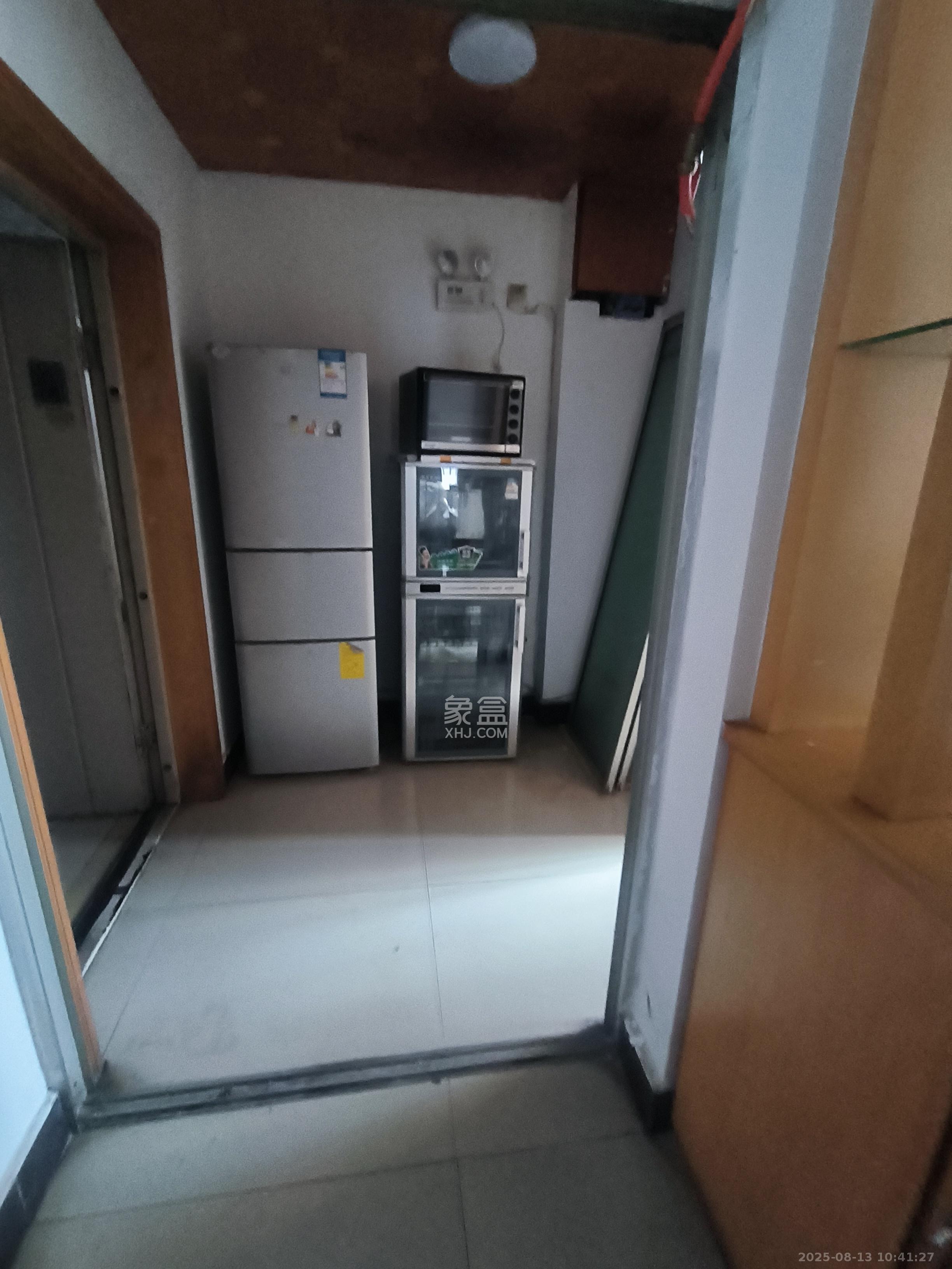 富兴金地大厦  3室2厅1卫   2500.00元/月室内图