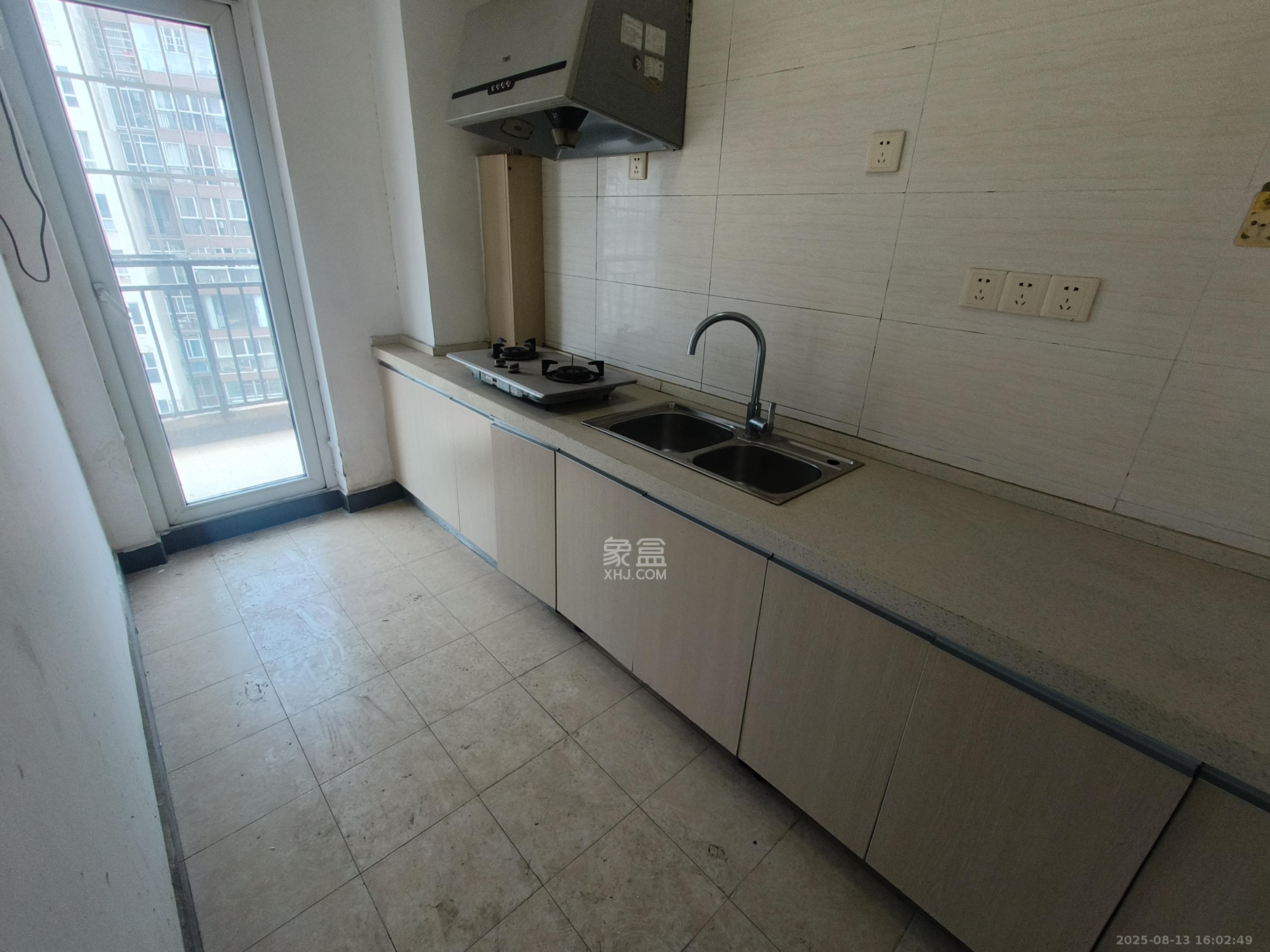 万国城（当代满庭春MOMA）二期  3室2厅2卫    3000.0元/月室内图