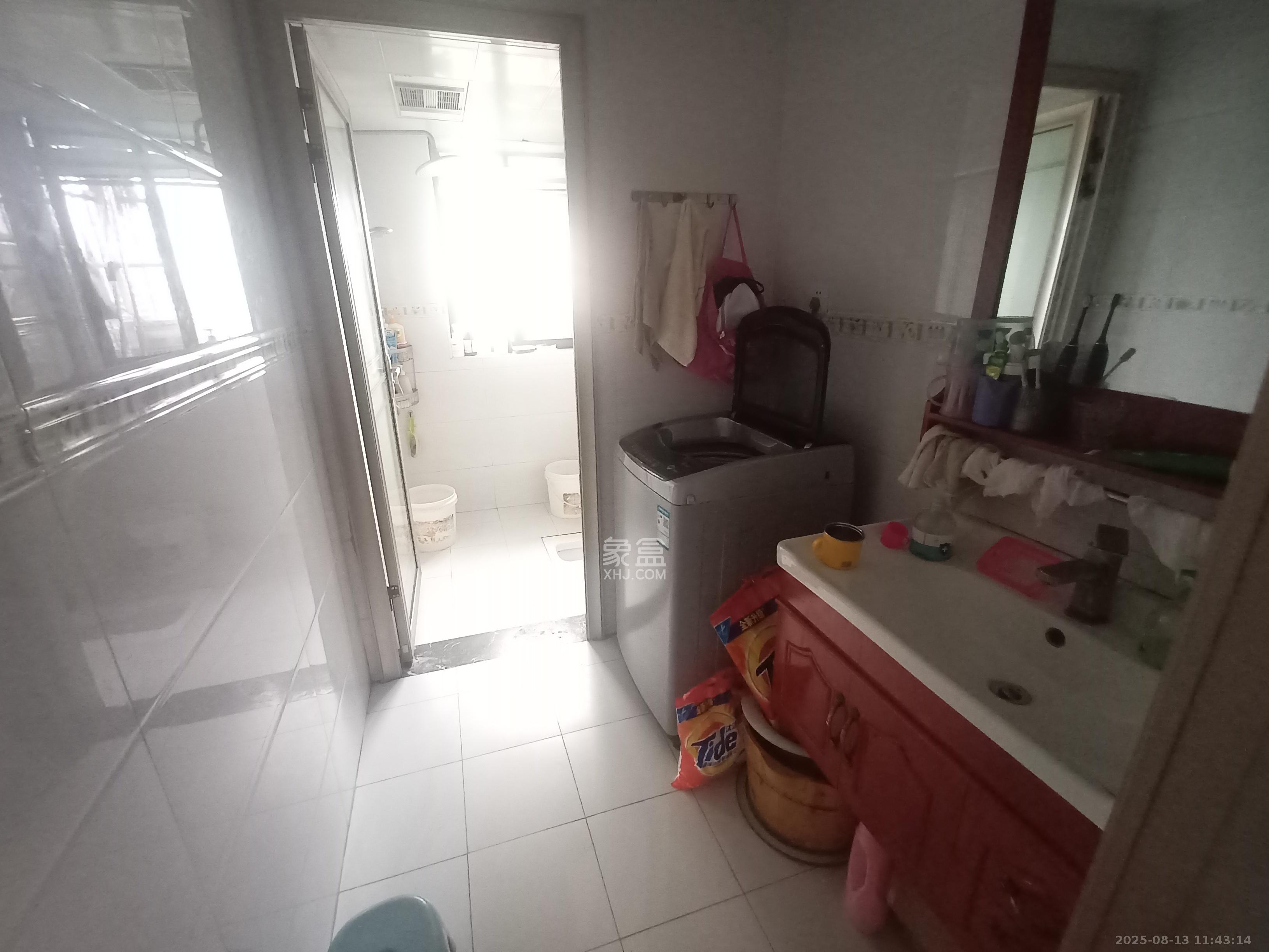 岳鞍阁小区 3室2厅2卫 2400.0元/月 岳鞍阁小区 3室2厅2卫 2400.0元/月室内图