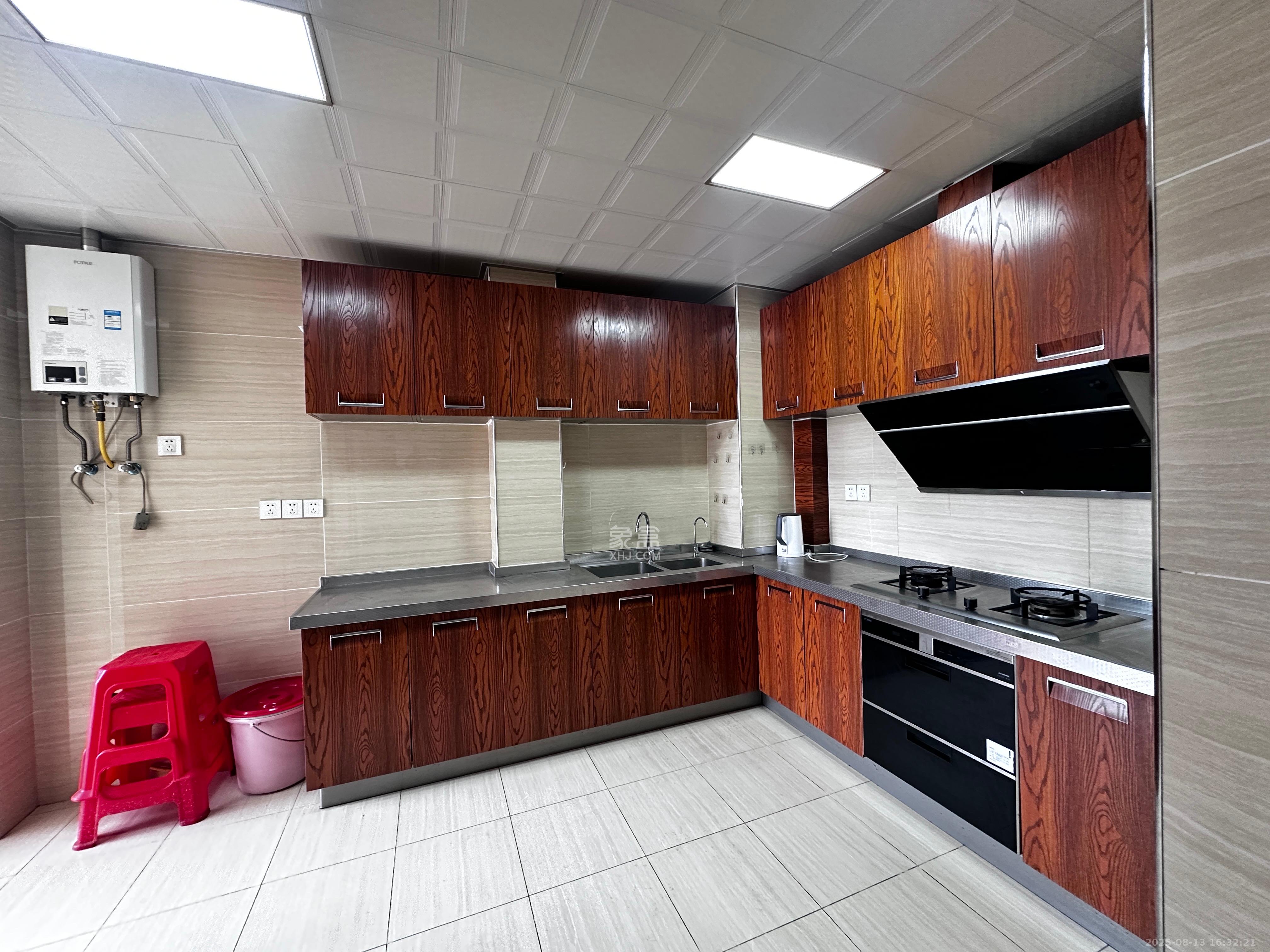 第六都(陆都小区) 1室2厅2卫 4300.0元/月 第六都(陆都小区) 1室2厅2卫 4300.0元/月室内图