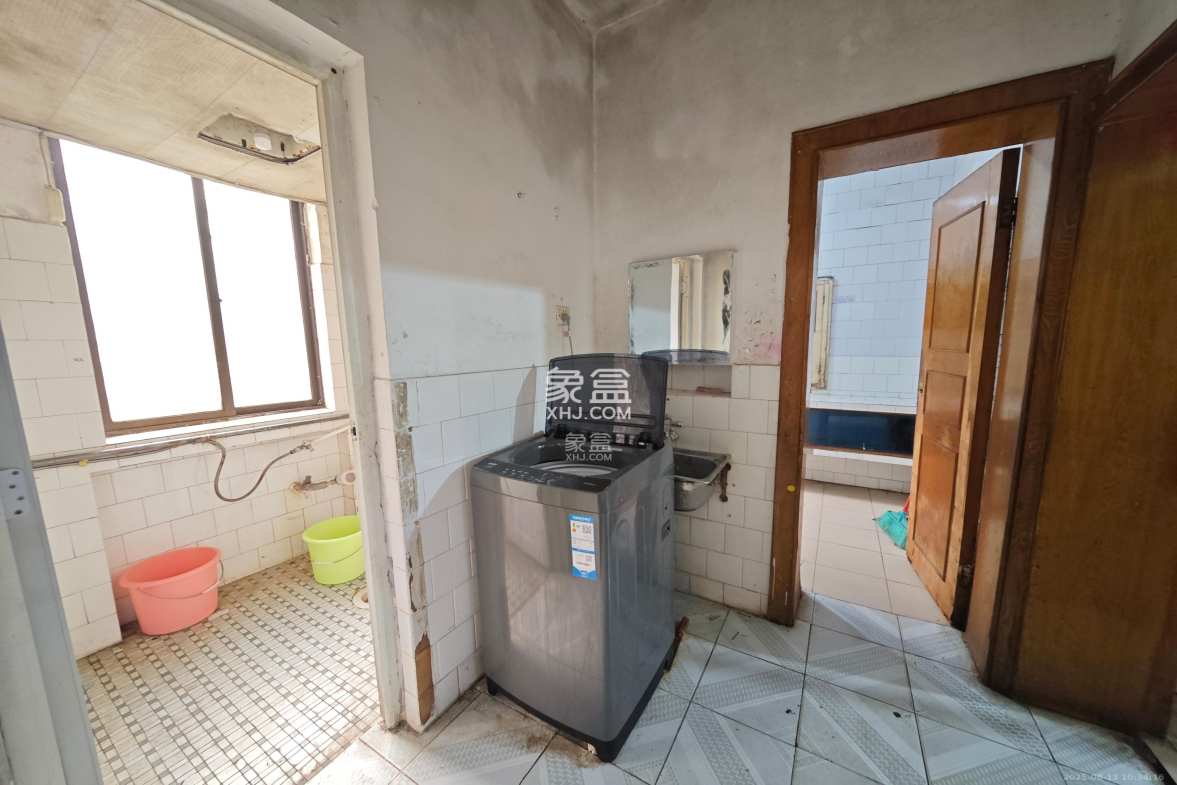 广电南院宿舍 3室2厅1卫 1600.0元/月 广电南院宿舍 3室2厅1卫 1600.0元/月室内图