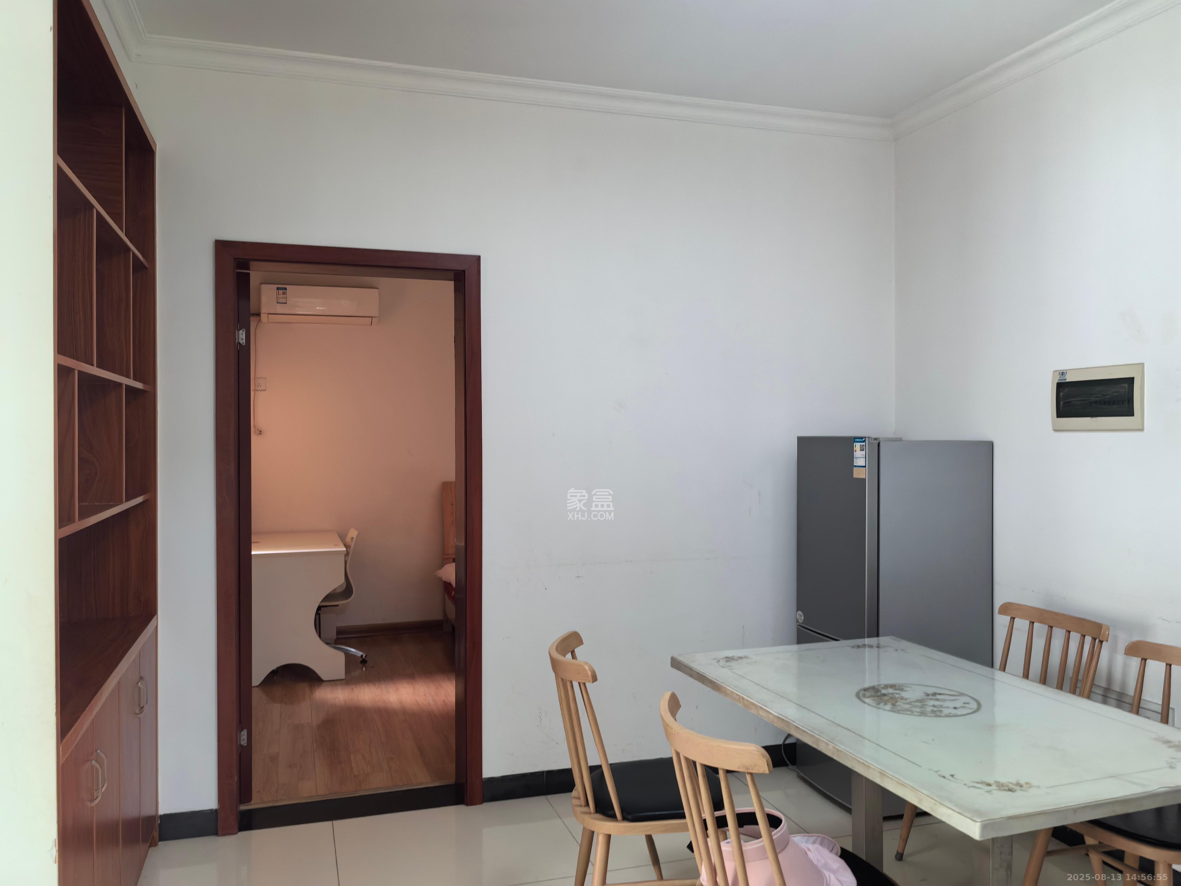 中悦领秀城  3室2厅1卫    1400.0元/月室内图