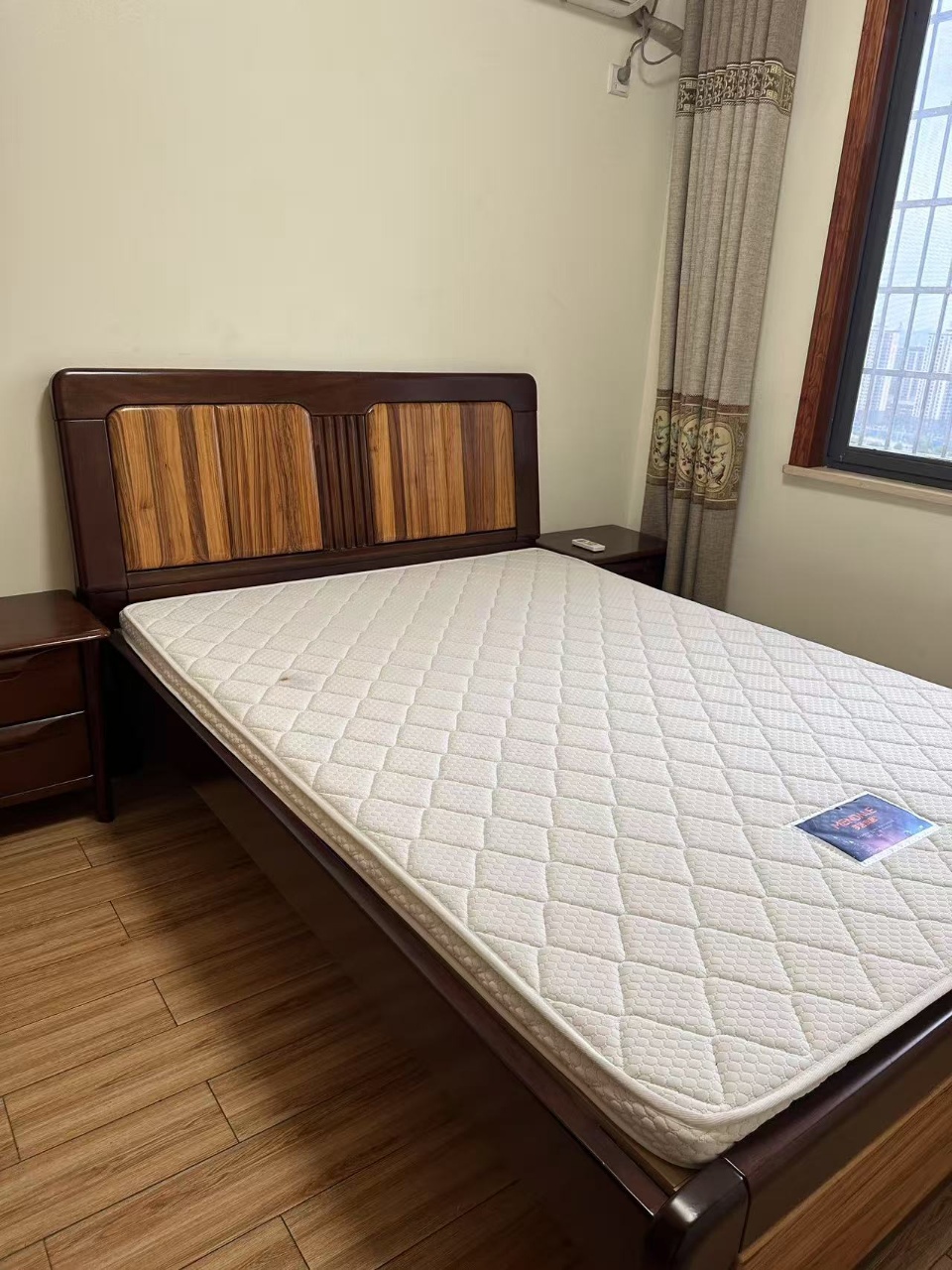 汇通国际  4室2厅2卫    62.8万 汇通国际  4室2厅2卫    62.8万客厅