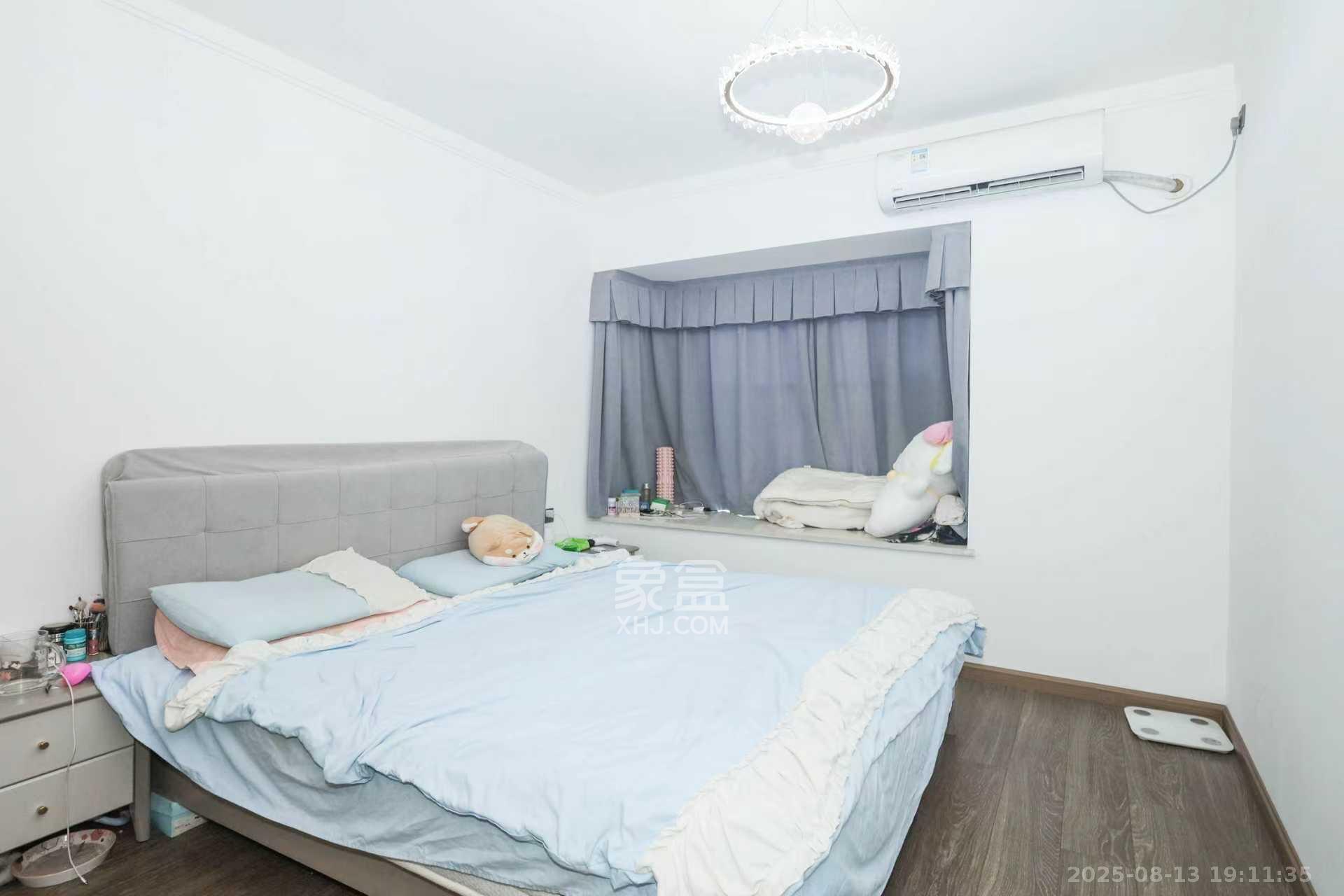 招商华发依云曦城  4室2厅2卫   2800.00元/月室内图