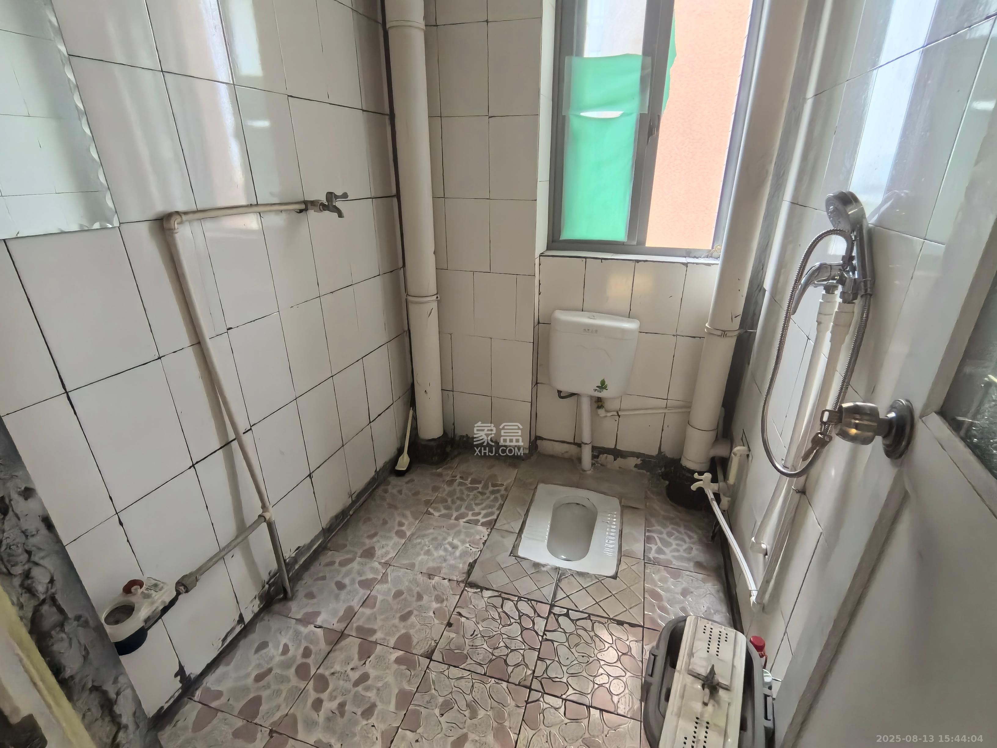 上海城小区 1室1厅1卫 1300.0元/月 上海城小区 1室1厅1卫 1300.0元/月室内图