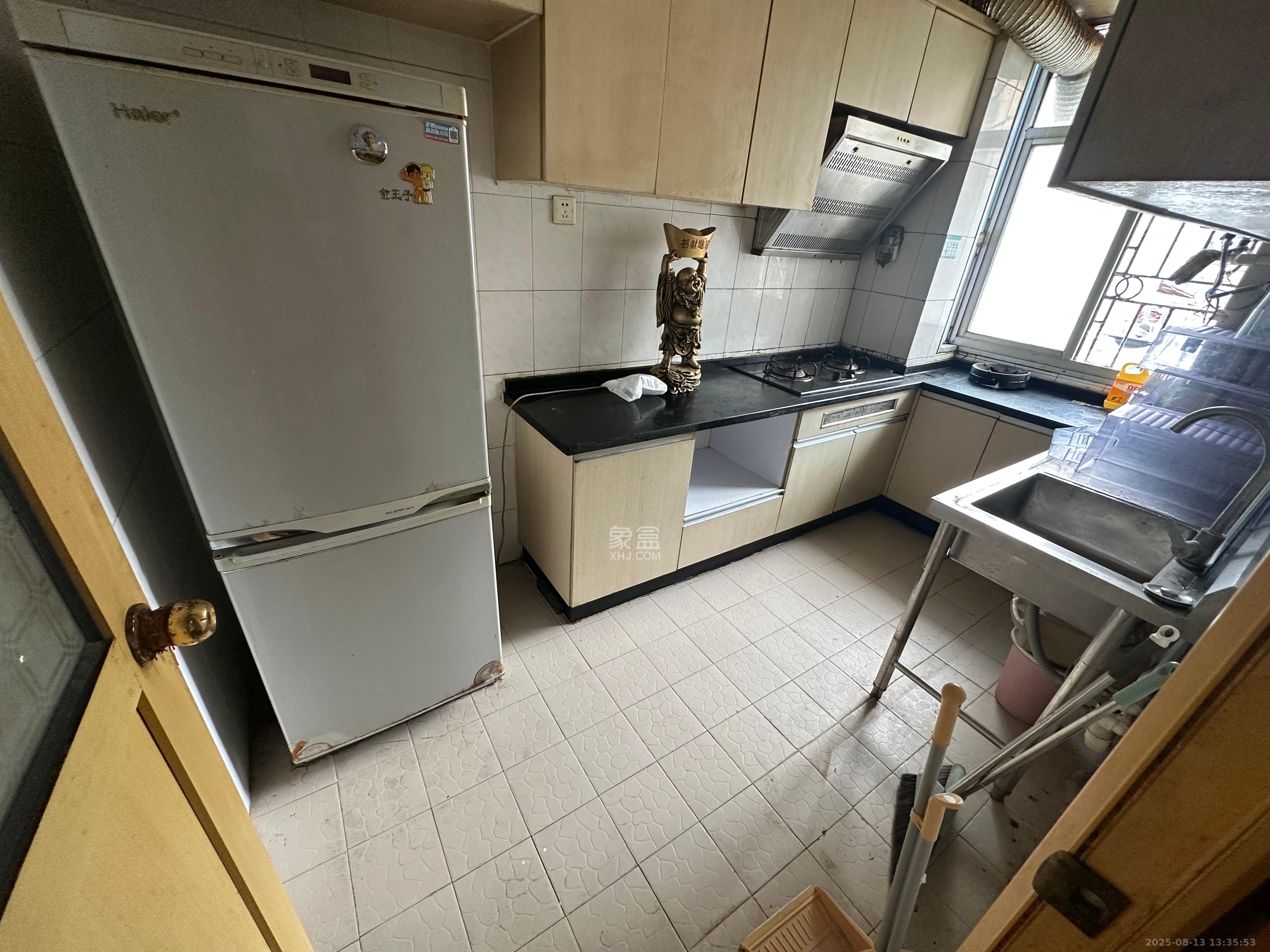 兴汉门公寓  4室2厅2卫    4000.0元/月室内图