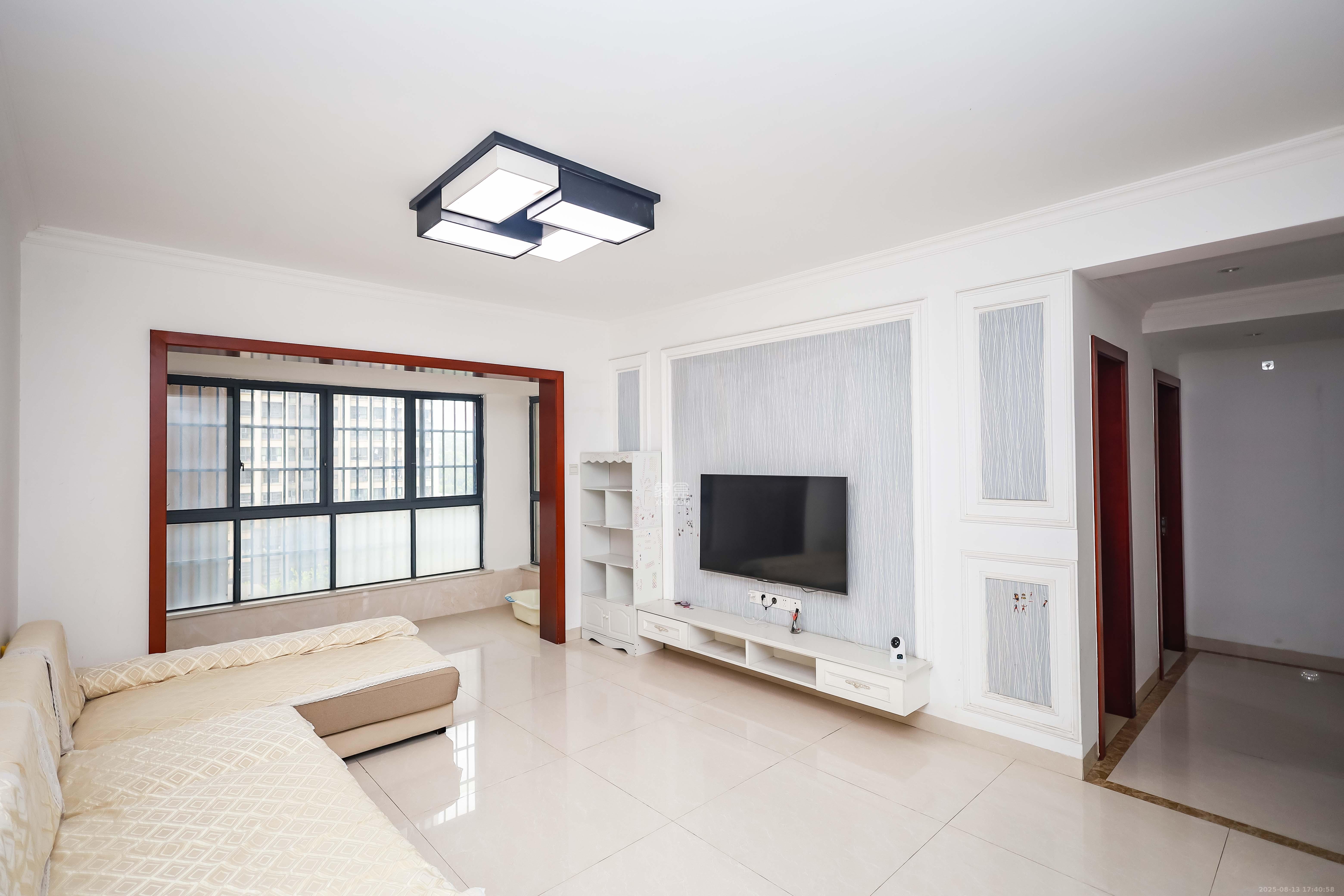 天麓尚层 3室2厅2卫 80.0万 天麓尚层 3室2厅2卫 80.0万客厅