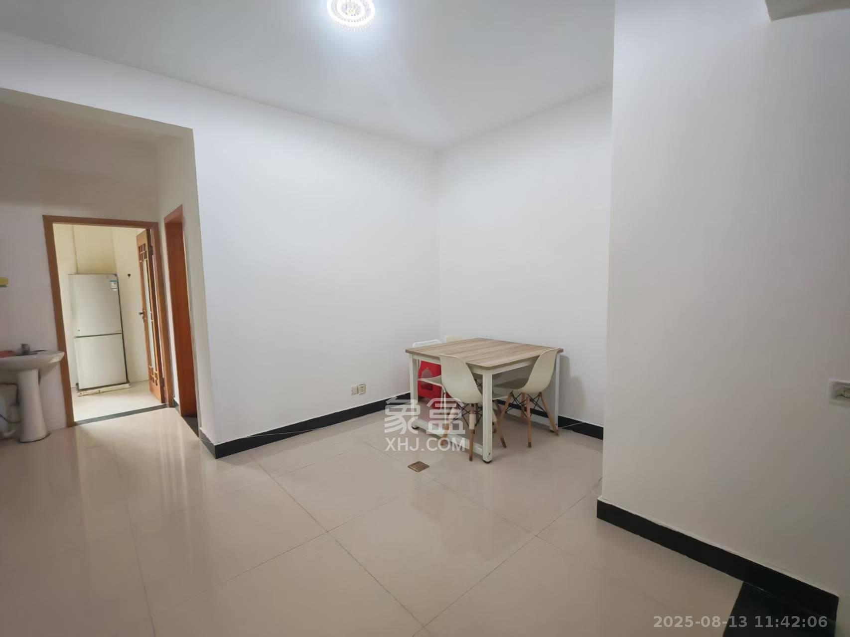 咸嘉新村悦峰园 3室2厅1卫 2400.0元/月 咸嘉新村悦峰园 3室2厅1卫 2400.0元/月室内图