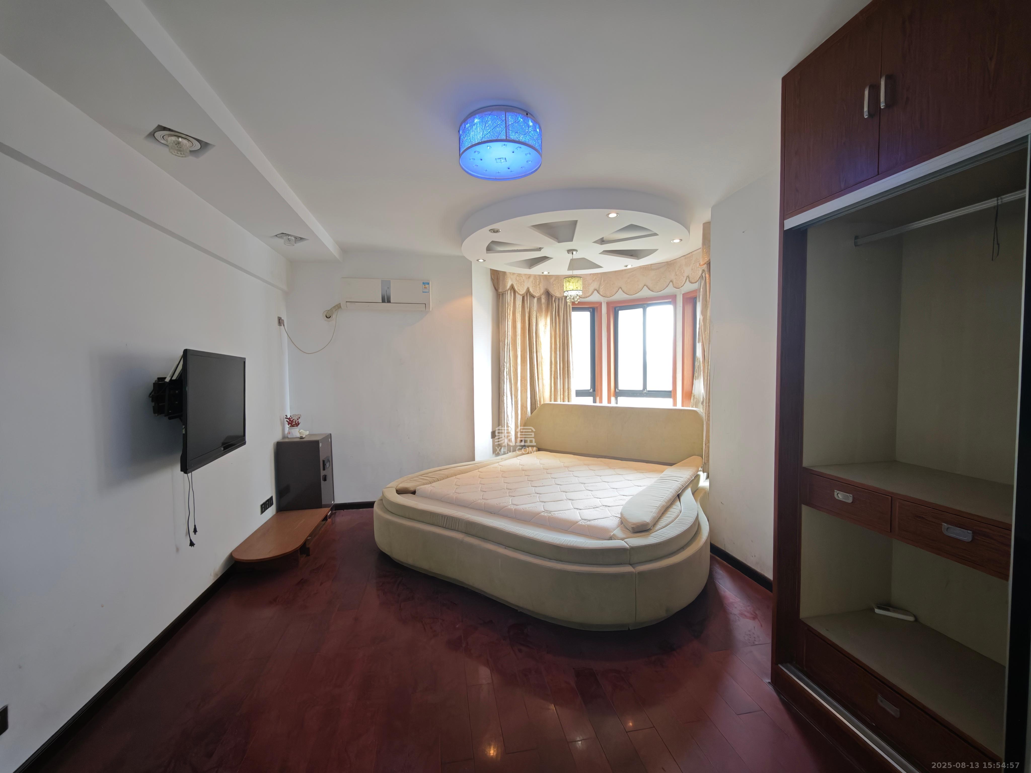 海拔东方  3室2厅2卫    2700.0元/月 海拔东方  3室2厅2卫    2700.0元/月室内图