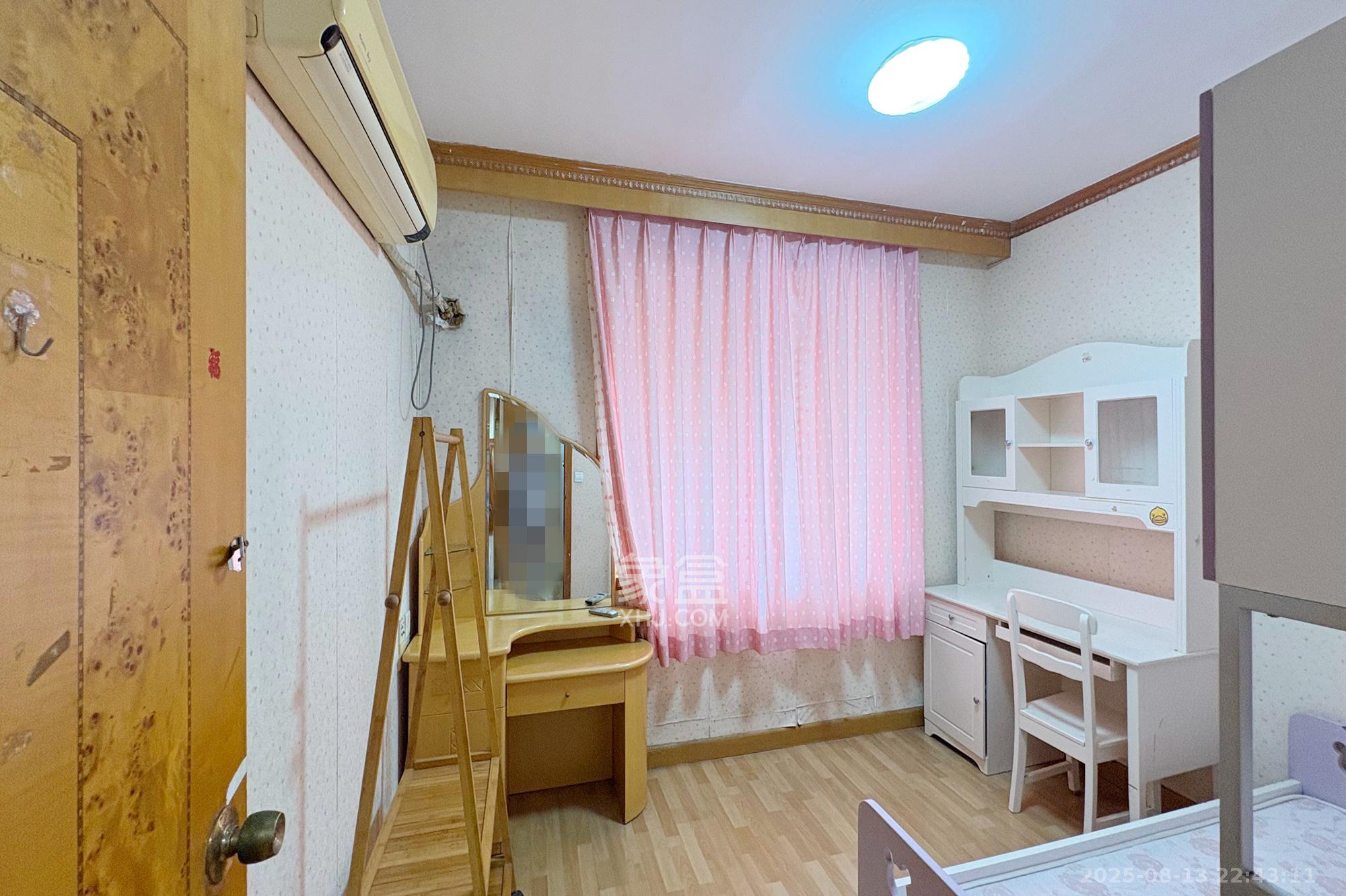 海威大厦  3室2厅2卫   63.80万卧室