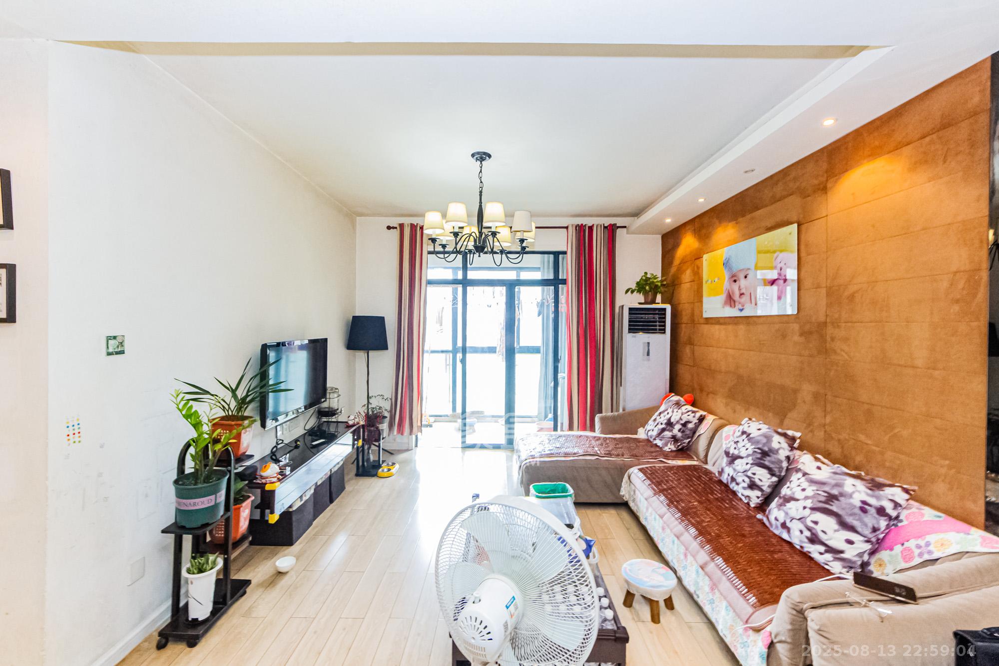 湘江世纪城达江苑 3室2厅1卫 72.0万 湘江世纪城达江苑 3室2厅1卫 72.0万客厅