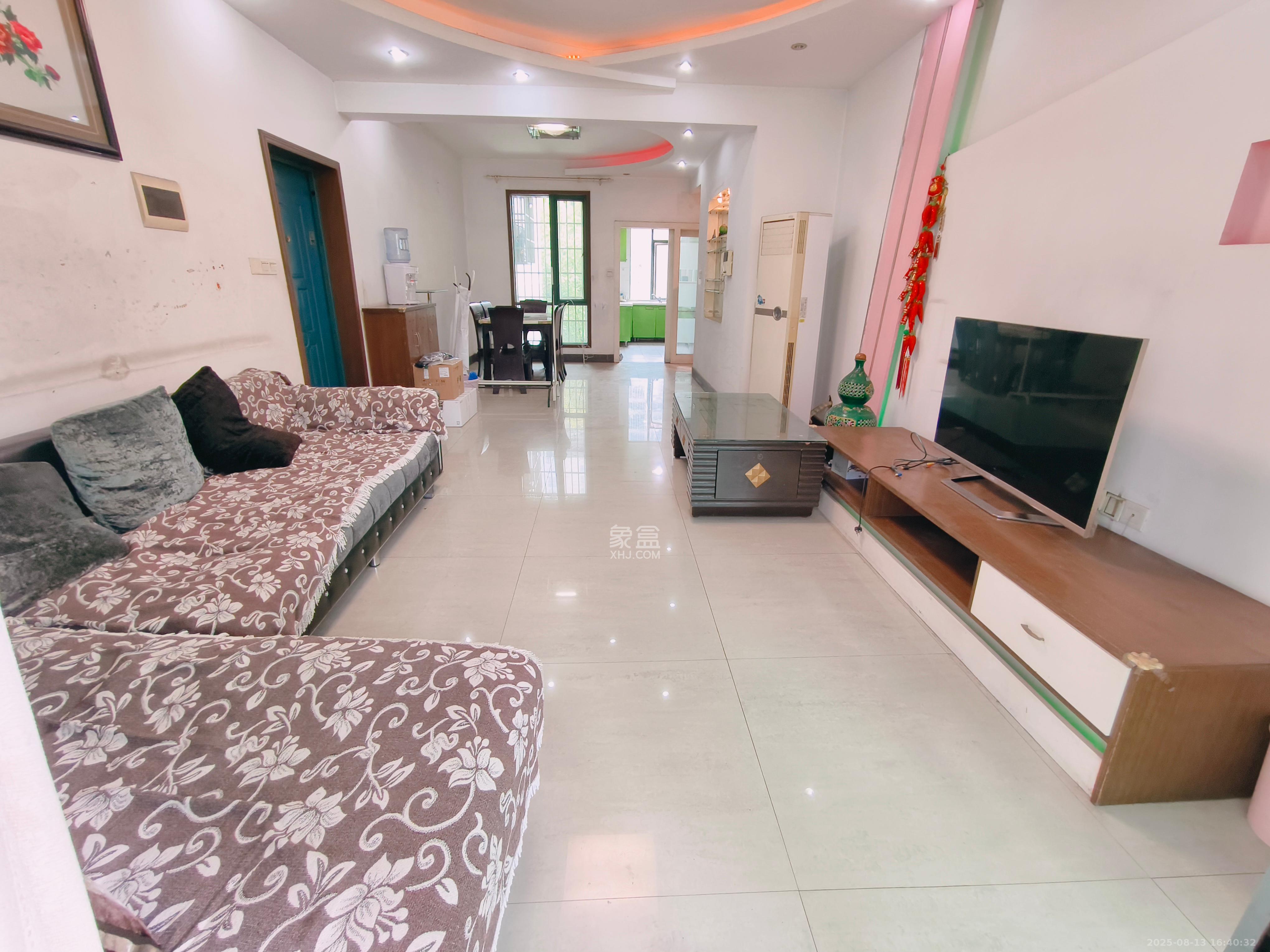 颐美园 3室2厅2卫 2200.0元/月 颐美园 3室2厅2卫 2200.0元/月室内图