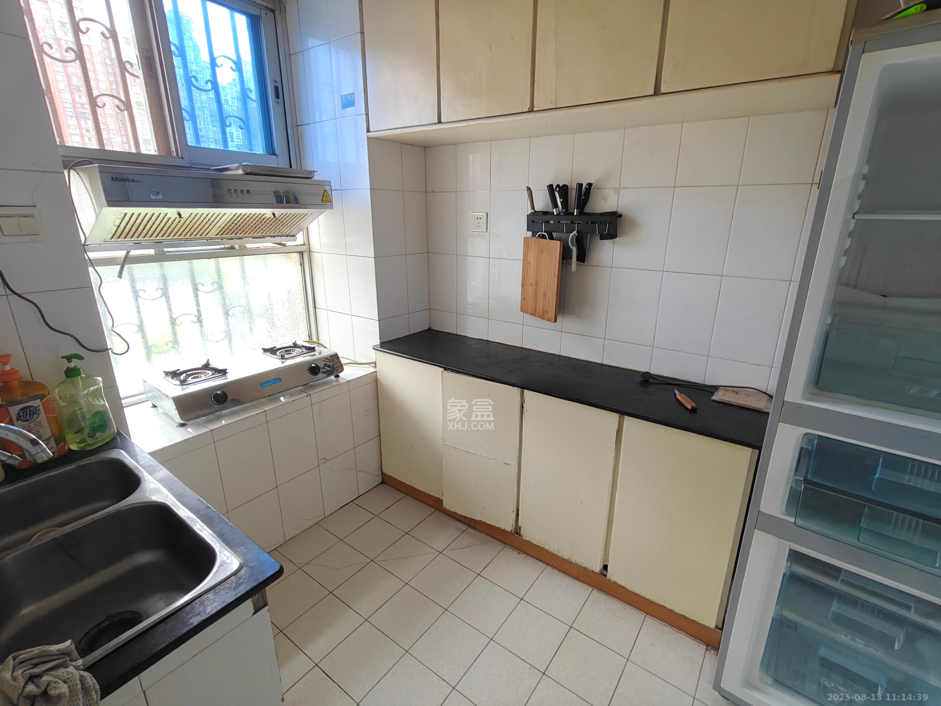 芙蓉区教师村 3室2厅1卫 2000.0元/月 芙蓉区教师村 3室2厅1卫 2000.0元/月室内图