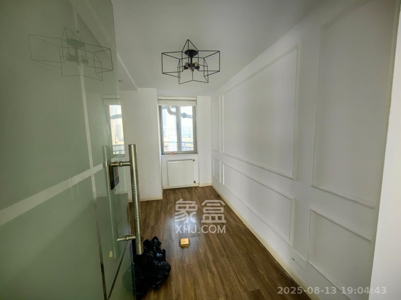 潮宗御苑 4室2厅2卫 8500.0元/月 潮宗御苑 4室2厅2卫 8500.0元/月室内图