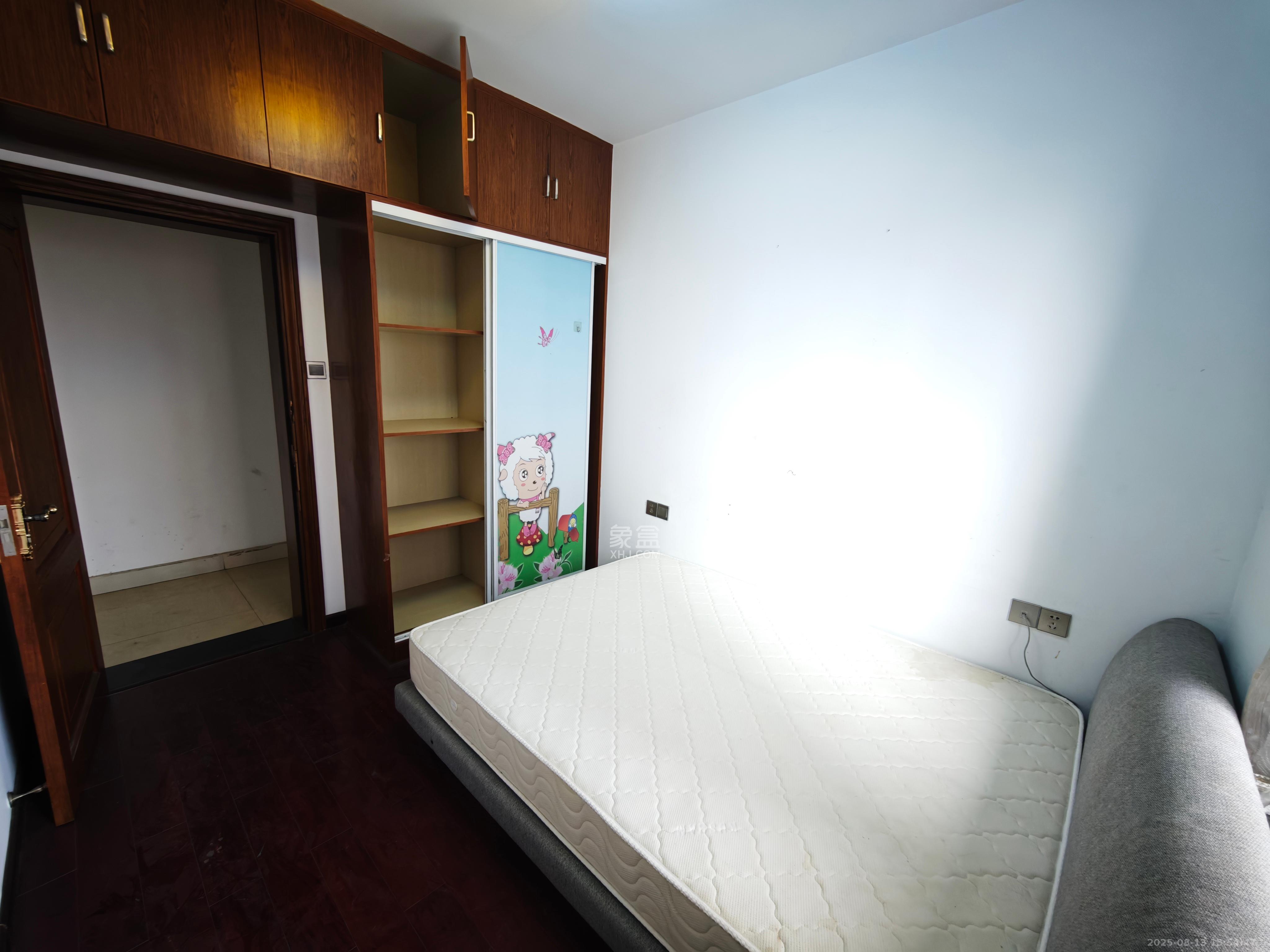 海拔东方  3室2厅2卫    2700.0元/月 海拔东方  3室2厅2卫    2700.0元/月室内图