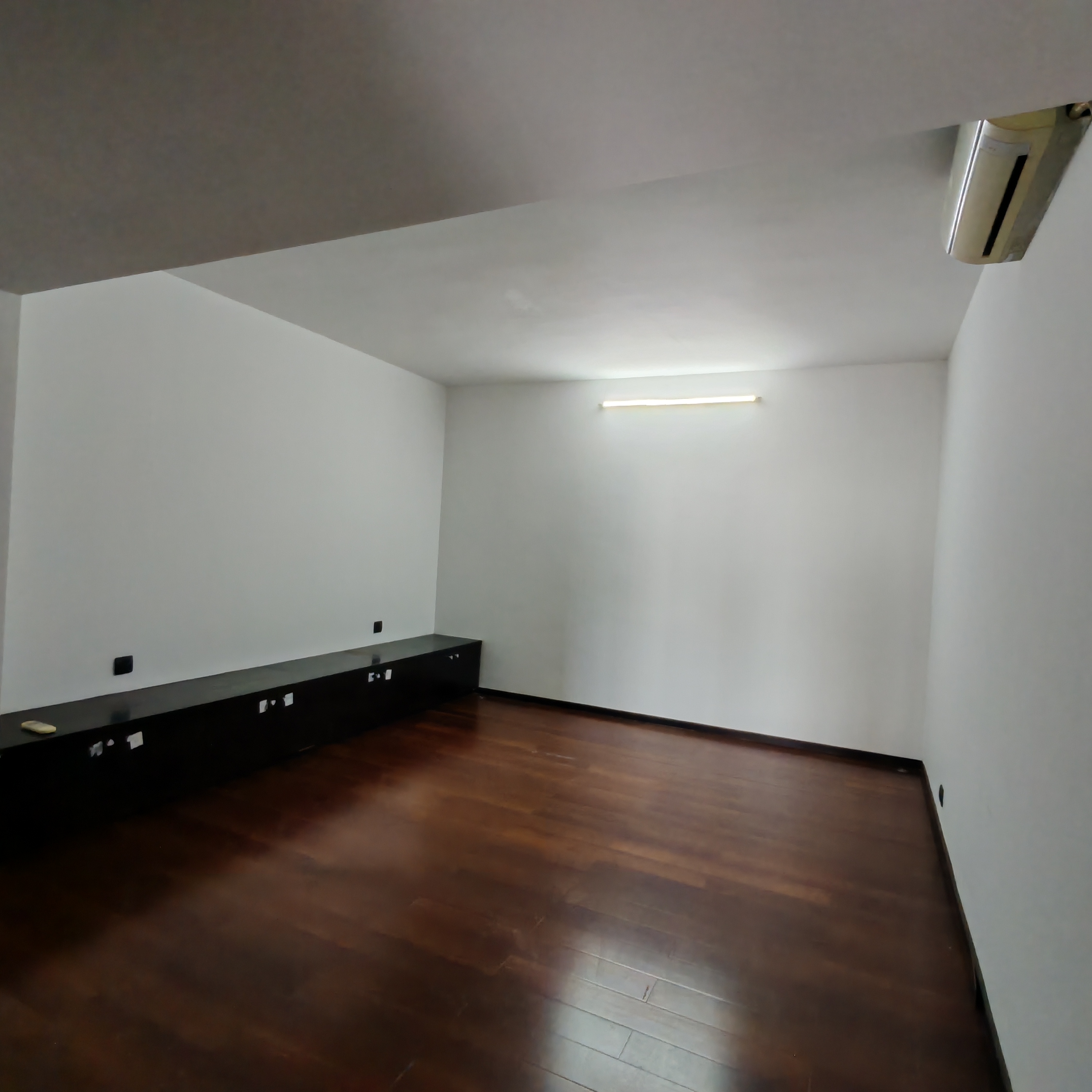 世贸雅苑 5室2厅3卫 5500.0元/月 世贸雅苑 5室2厅3卫 5500.0元/月室内图