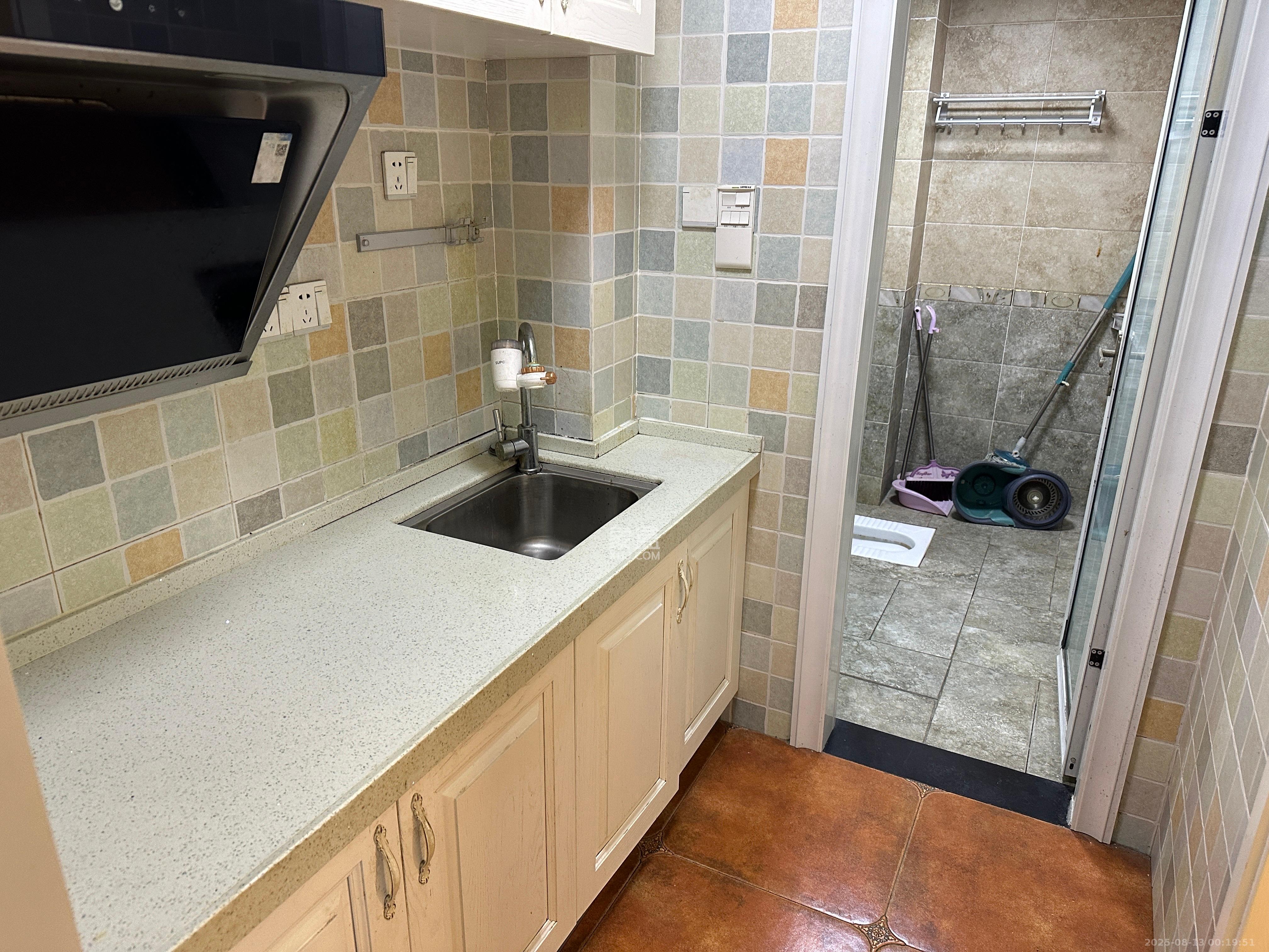 华侨假日中心(晟华苑) 1室1厅1卫 1800.0元/月 华侨假日中心(晟华苑) 1室1厅1卫 1800.0元/月室内图