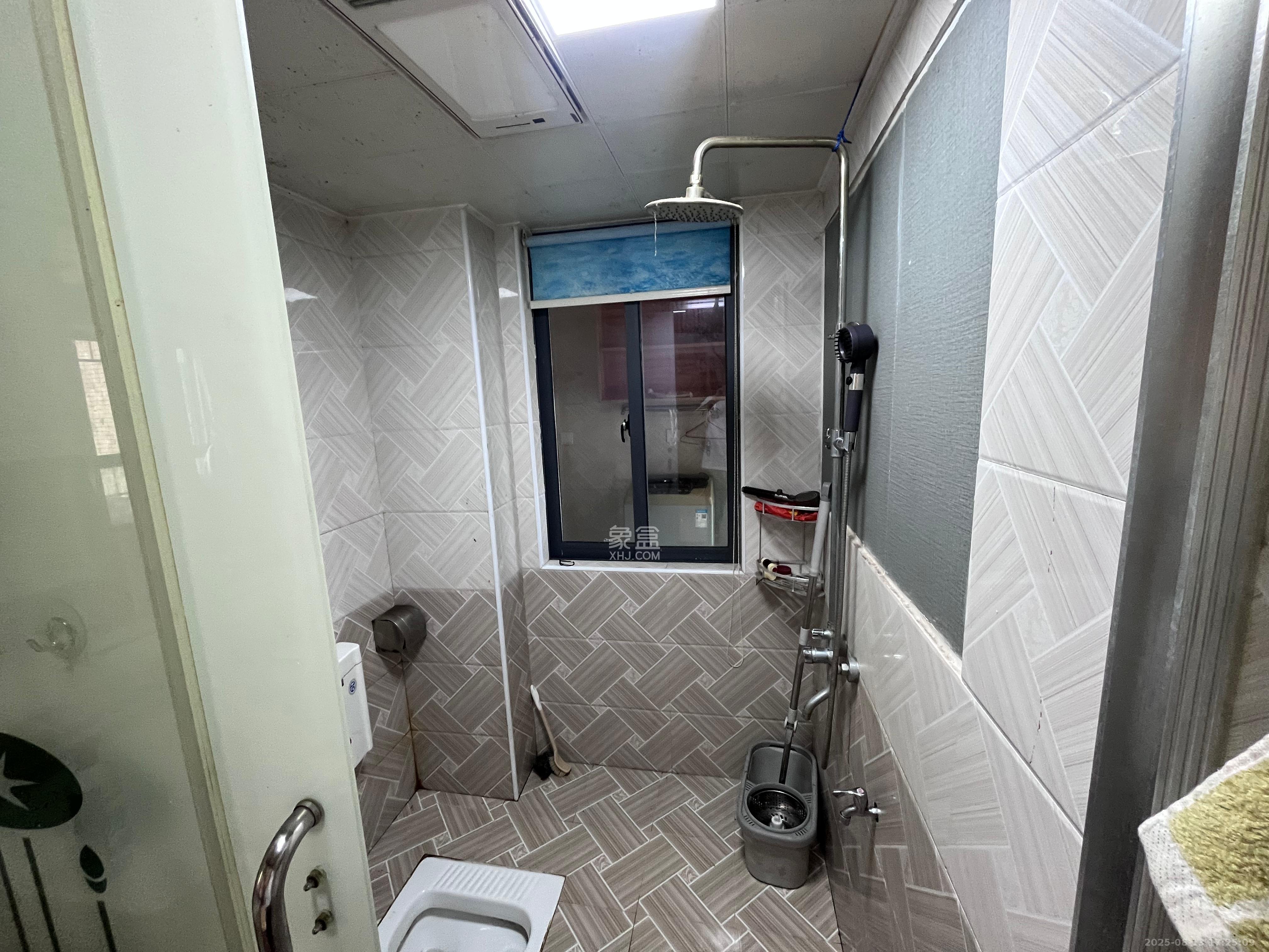 奥莱名邸  3室2厅2卫   2000.00元/月室内图