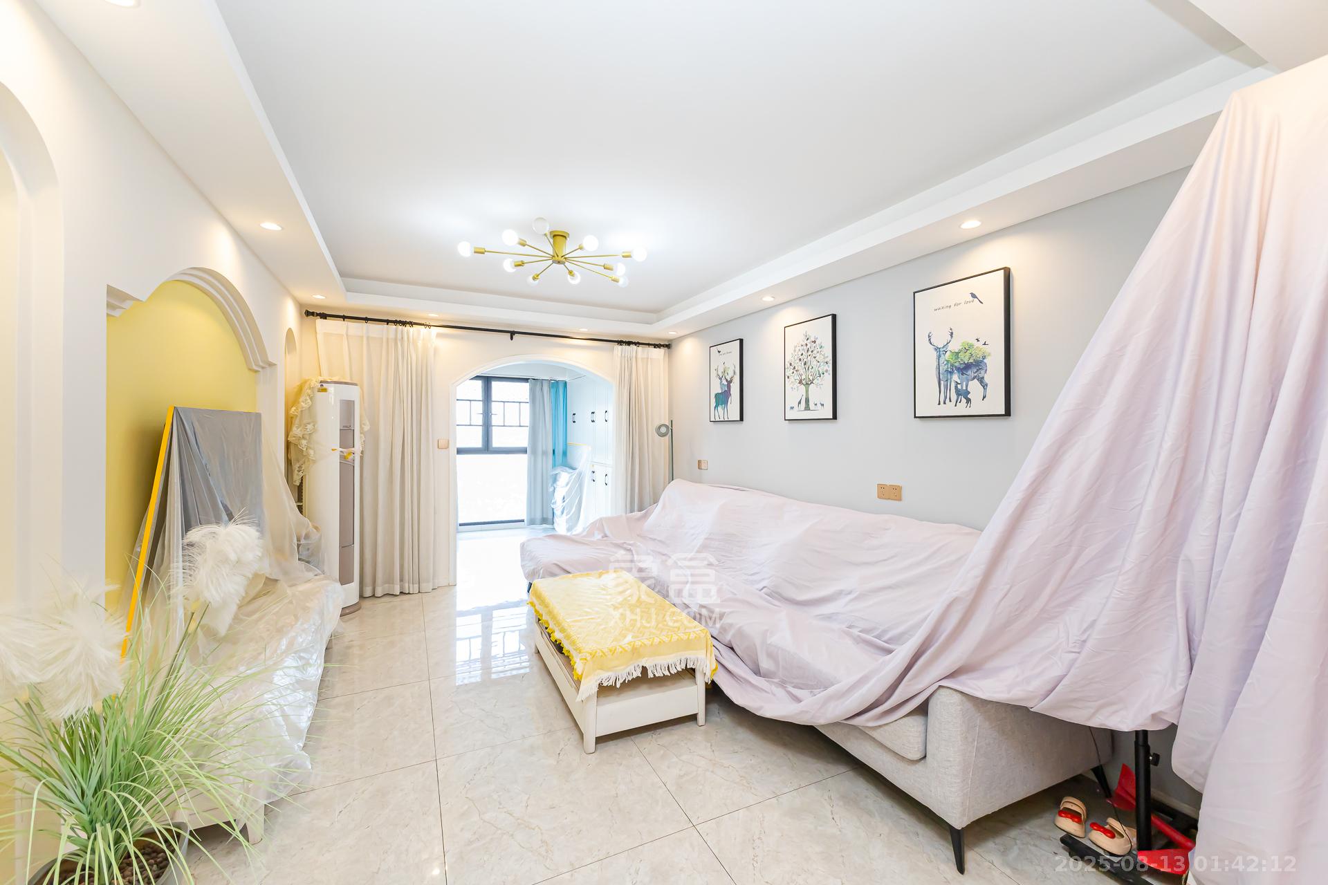 时代倾城三期 2室2厅1卫 70.0万 时代倾城三期 2室2厅1卫 70.0万客厅