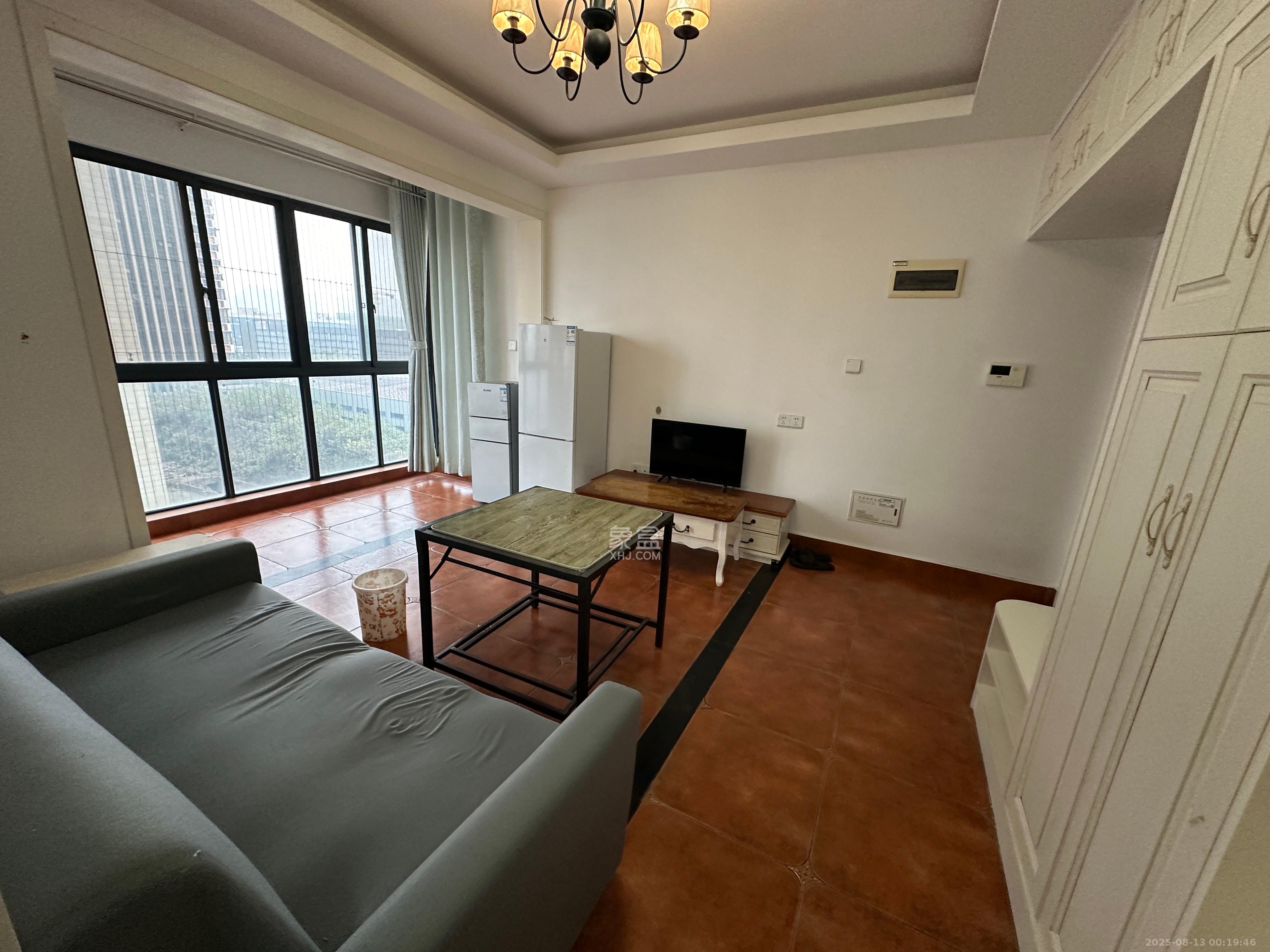 华侨假日中心(晟华苑) 1室1厅1卫 1800.0元/月 华侨假日中心(晟华苑) 1室1厅1卫 1800.0元/月室内图