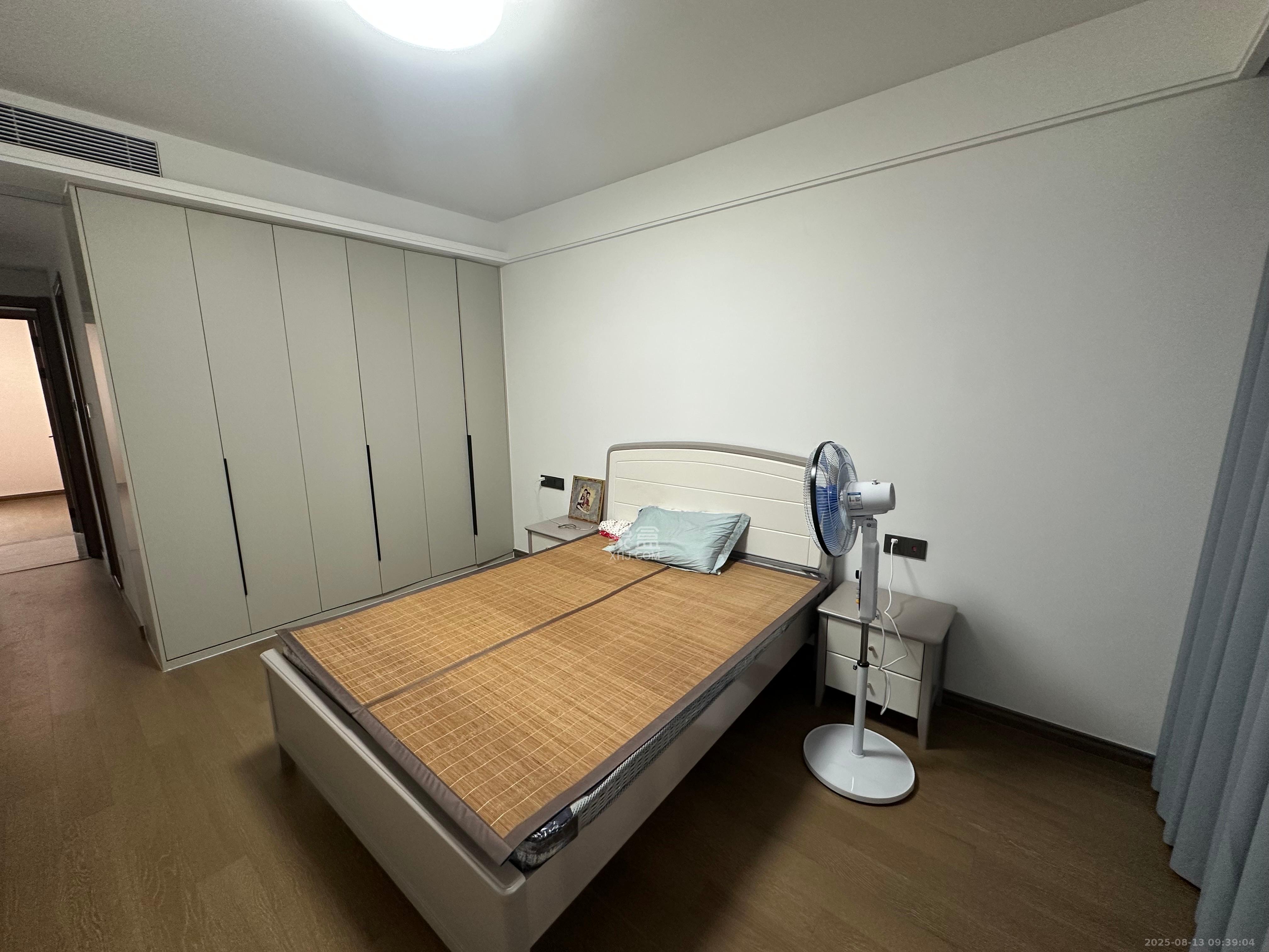 卓越江岸  4室1厅1卫   5100.00元/月室内图