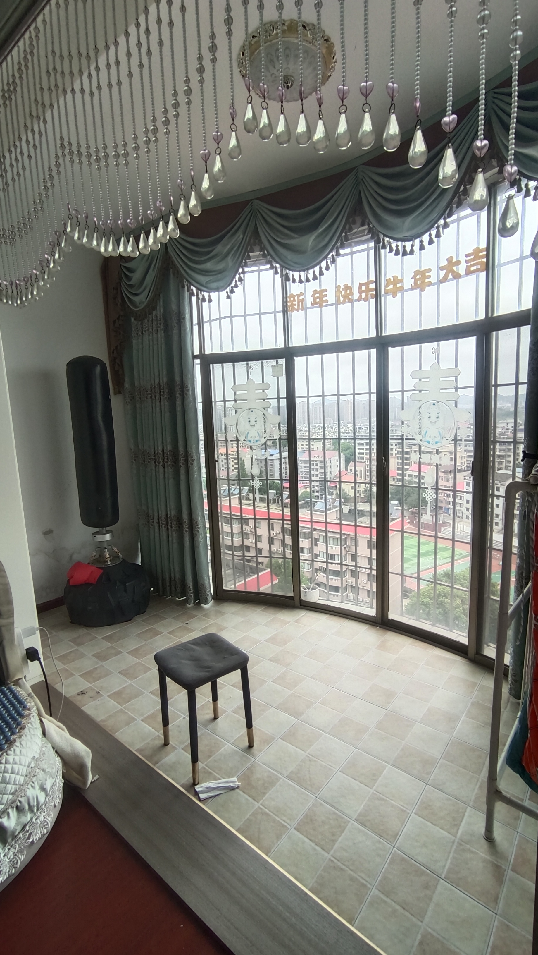 金碧文苑 1室2厅2卫 68.8万 金碧文苑 1室2厅2卫 68.8万客厅