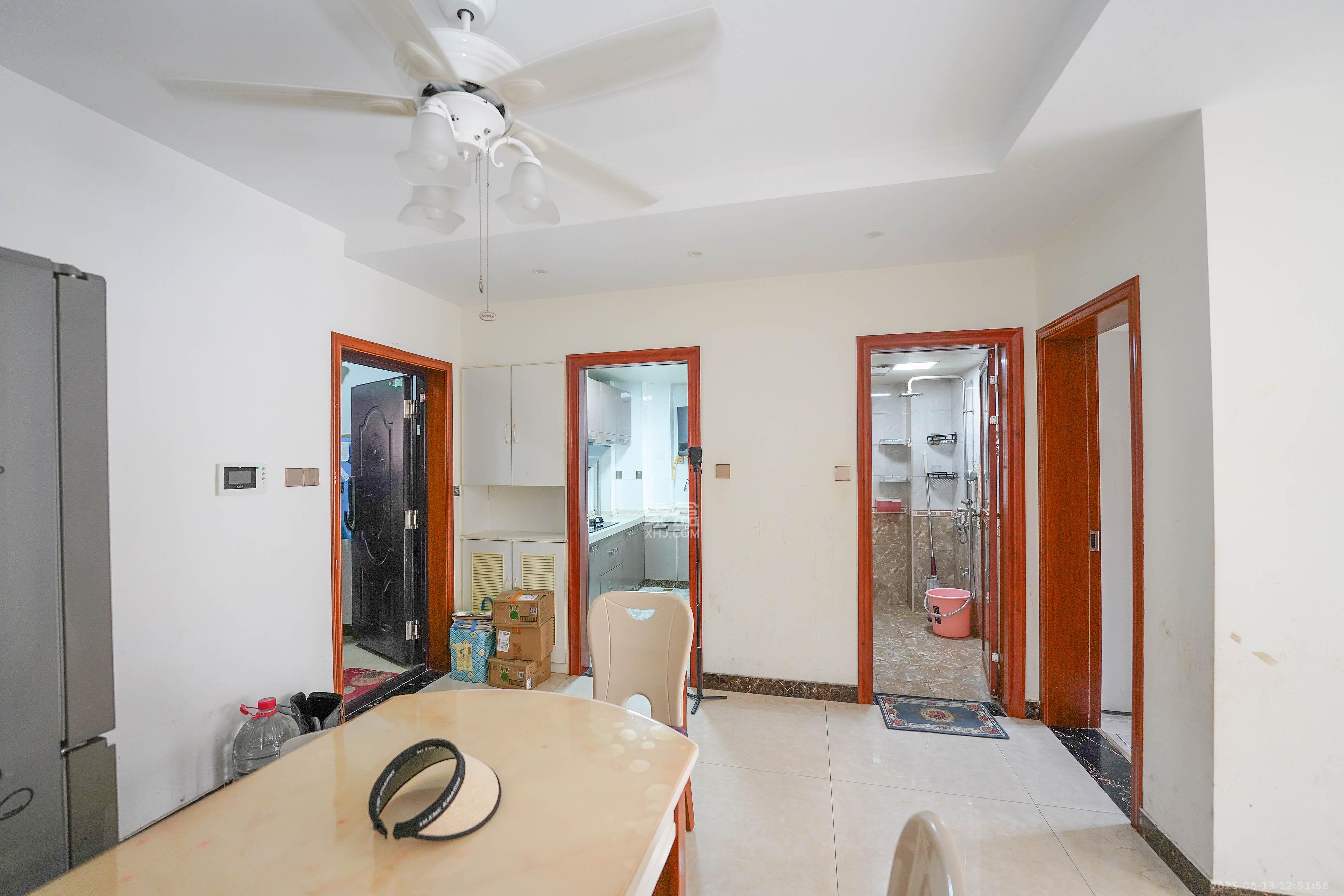 丽发新城  2室2厅1卫    61.8万客厅