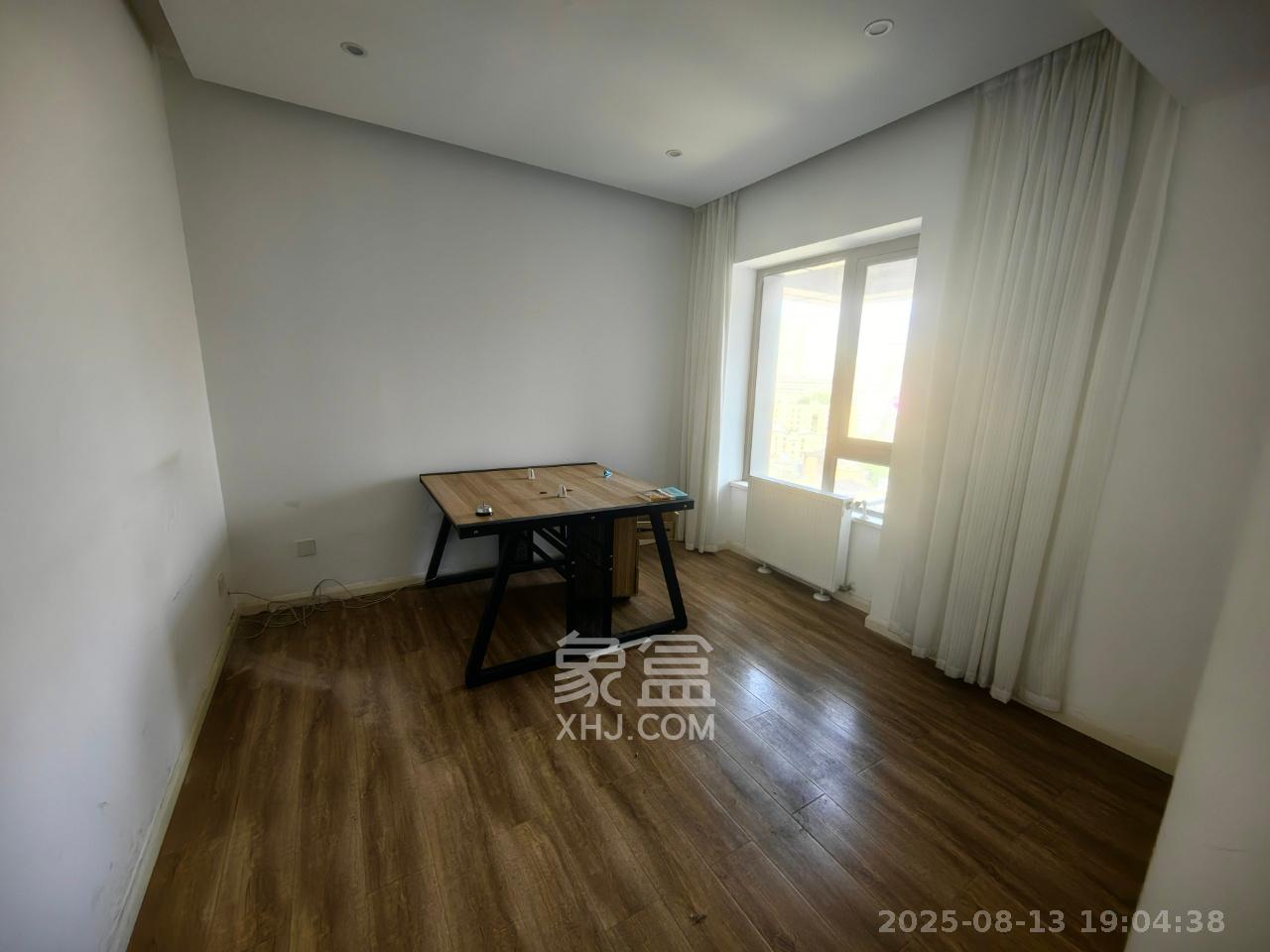 潮宗御苑 4室2厅2卫 8500.0元/月 潮宗御苑 4室2厅2卫 8500.0元/月室内图