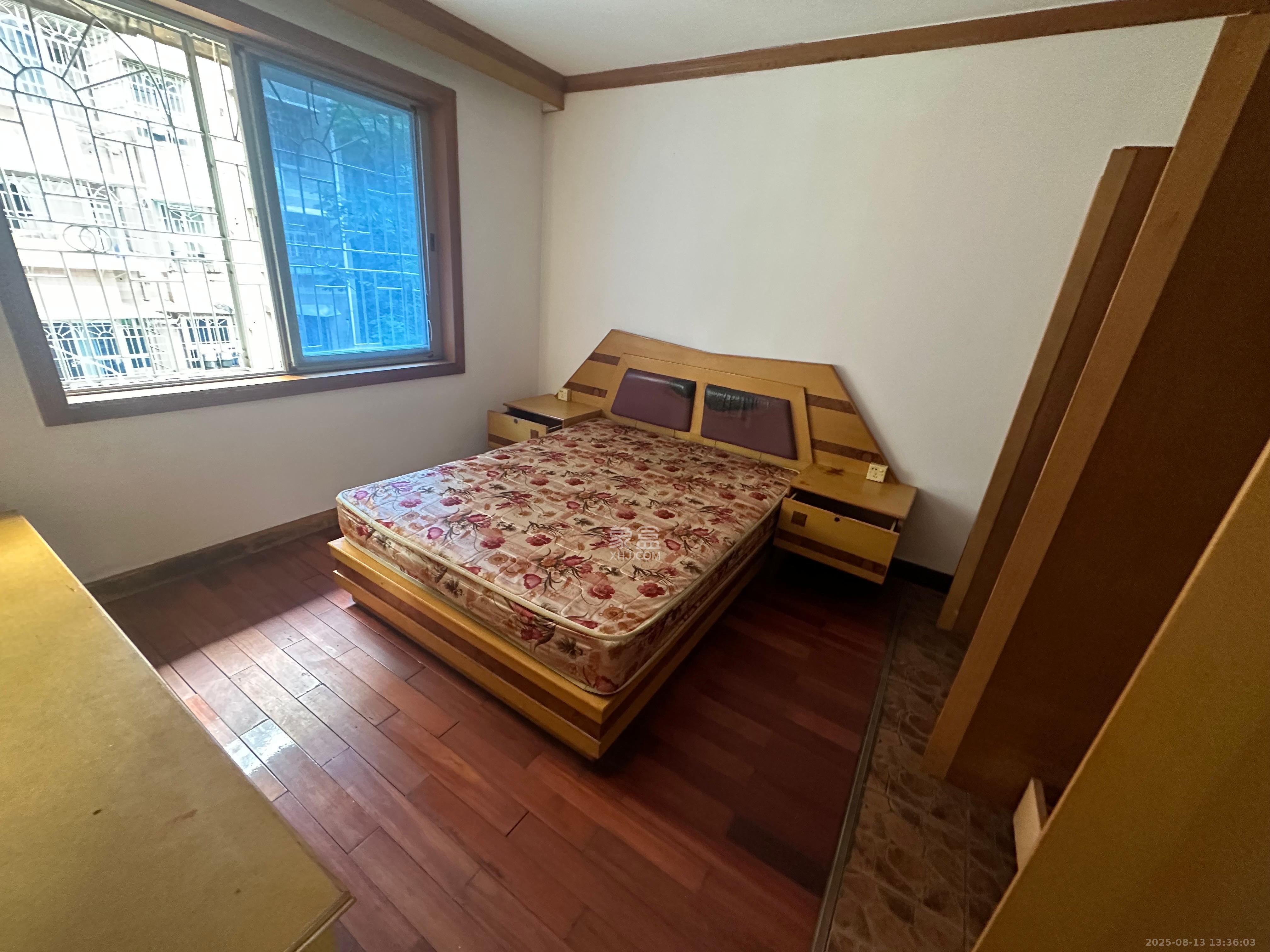 兴汉门公寓  4室2厅2卫    4000.0元/月室内图