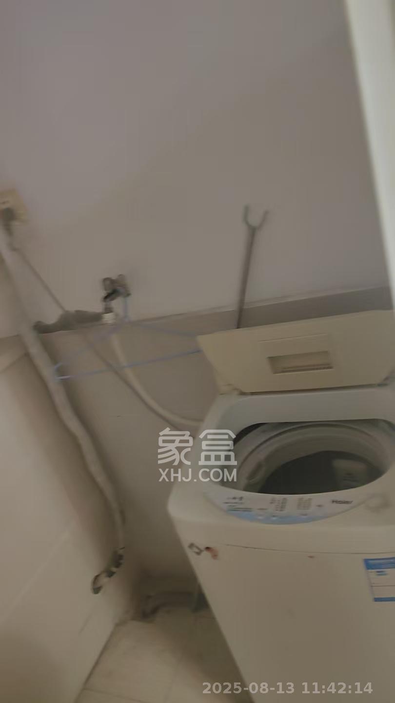 月亮湾草莓街区一、二期  1室0厅0卫   1100.00元/月室内图