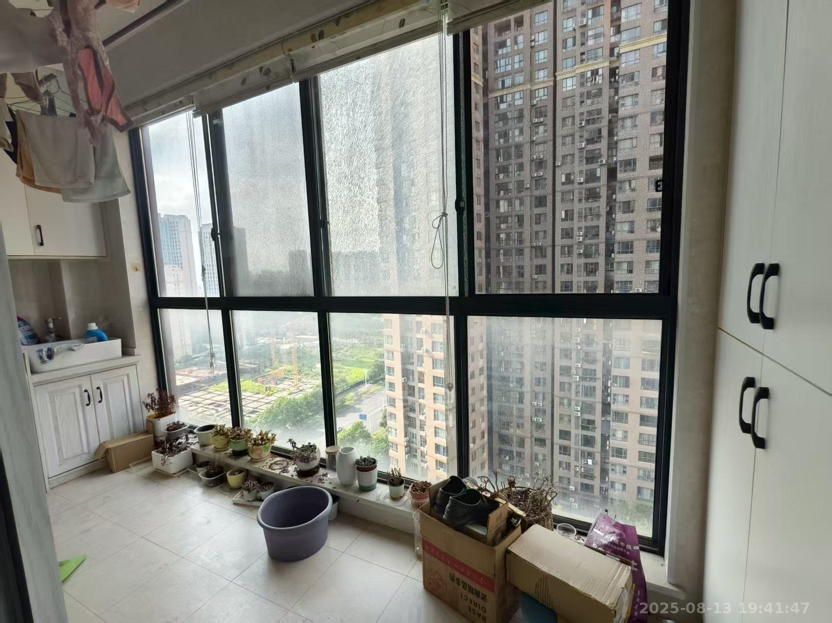 湘银星城 3室1厅2卫 2400.0元/月 湘银星城 3室1厅2卫 2400.0元/月室内图