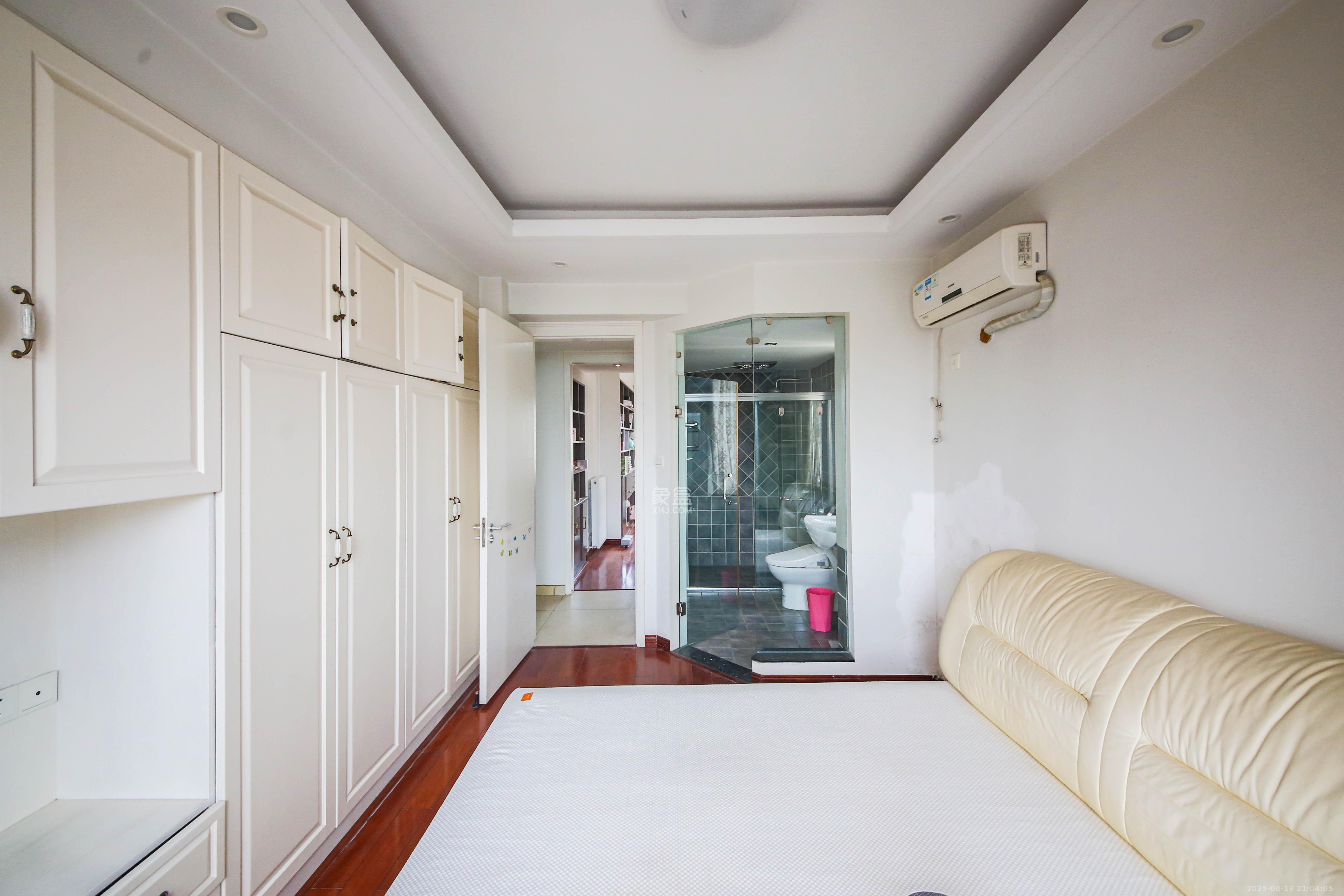 博林金谷 3室2厅2卫 143.5万 博林金谷 3室2厅2卫 143.5万卧室