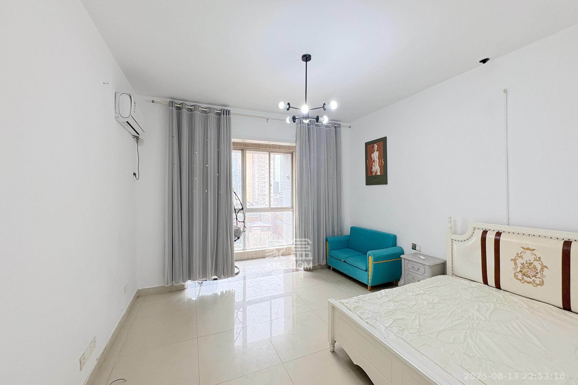 君临国际  1室1厅1卫    44.5万 君临国际  1室1厅1卫    44.5万客厅