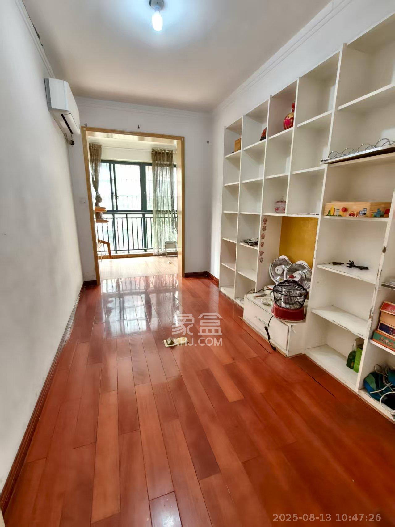 天城尚品  4室2厅2卫    2650.0元/月室内图