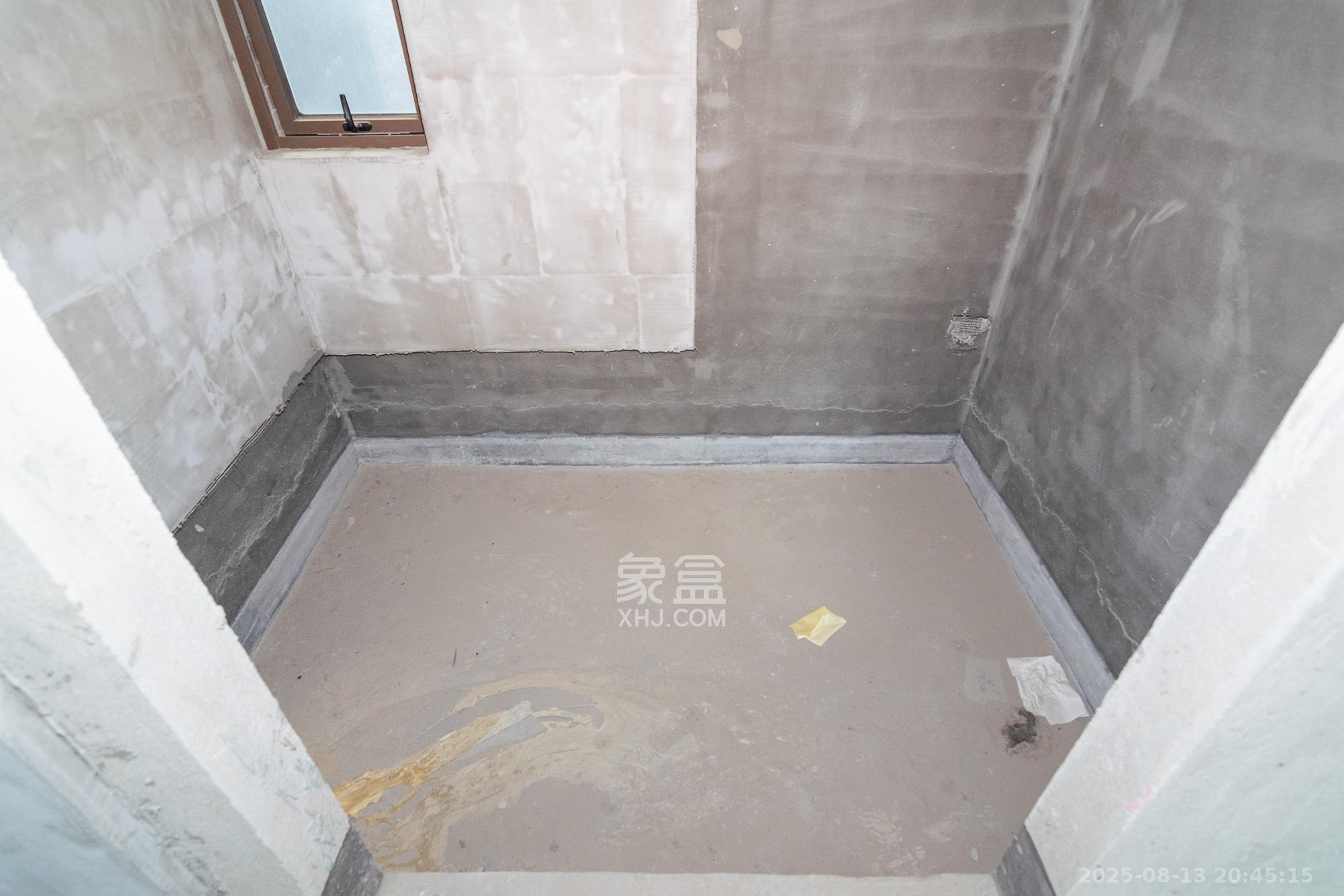 大汉汉园  5室2厅2卫    99.8万卫生间