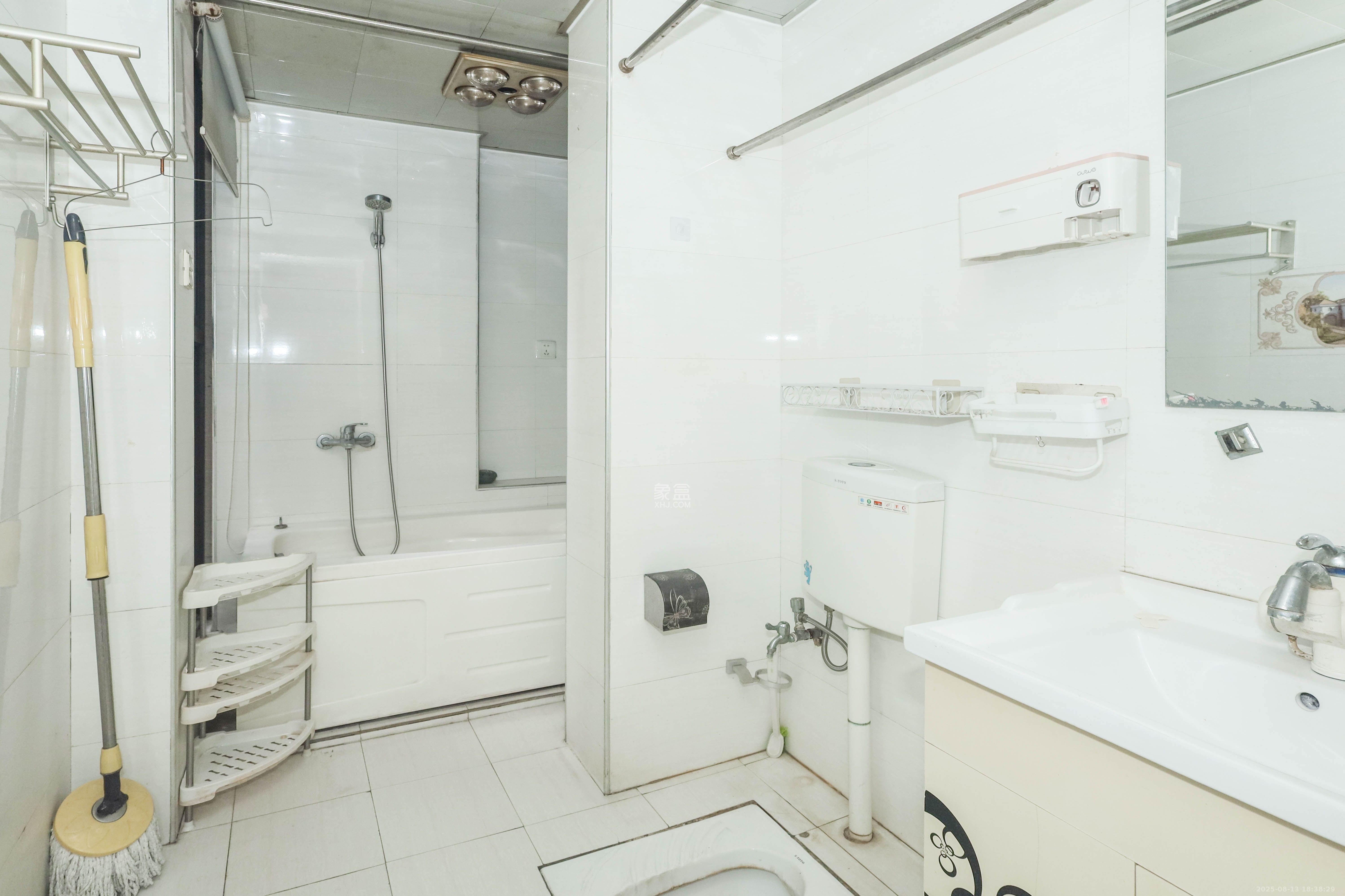 保利麓谷林语E区  4室2厅2卫    2800.0元/月 保利麓谷林语E区  4室2厅2卫    2800.0元/月室内图