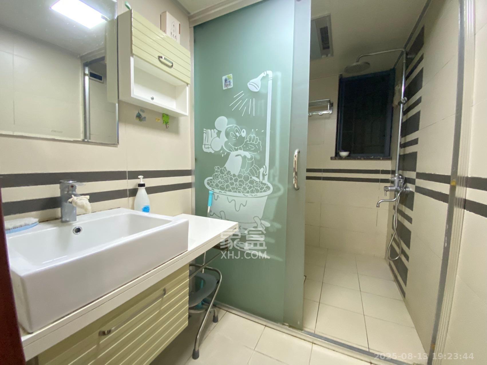 保利麓谷林语B区  3室2厅2卫   2800.00元/月室内图