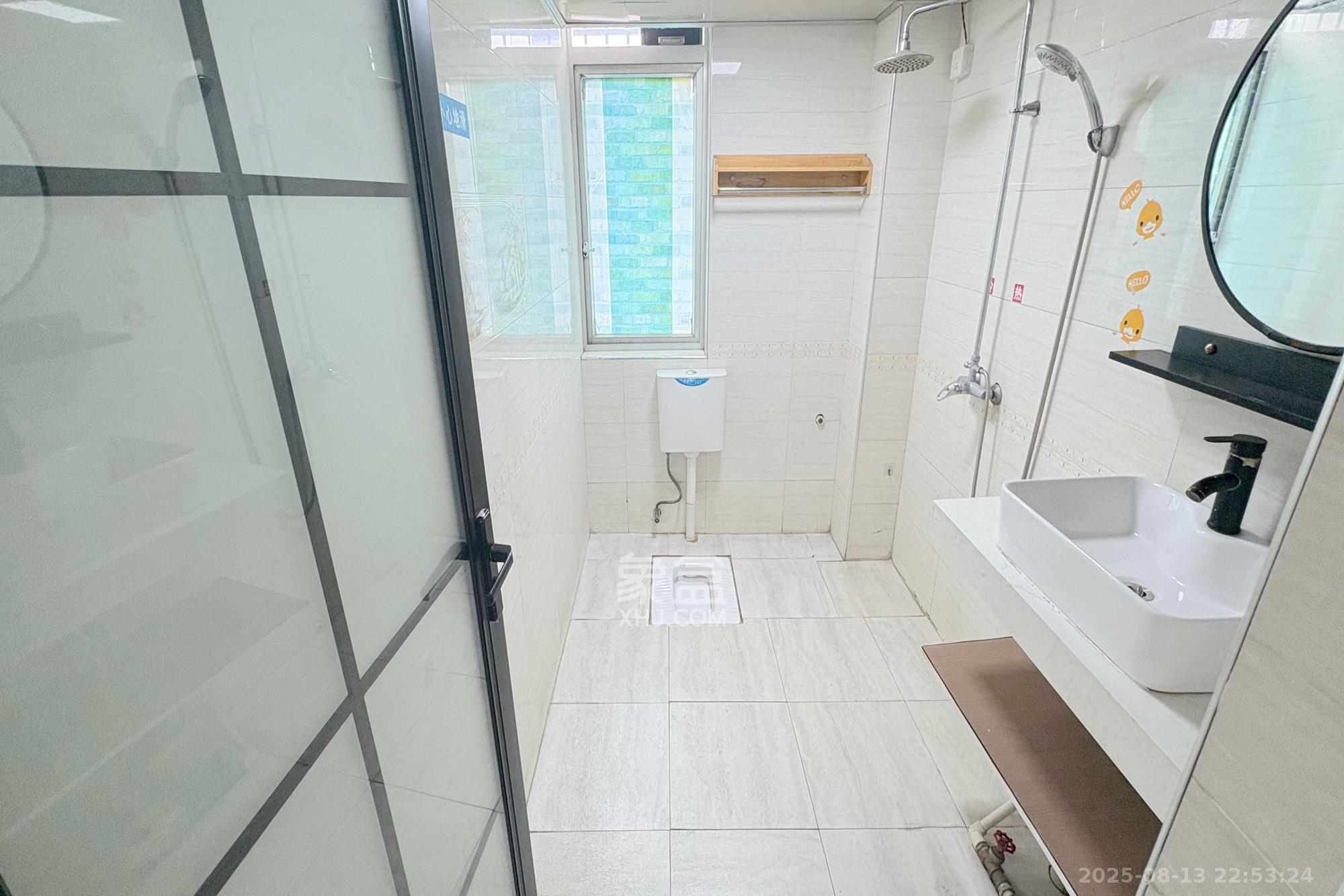 君临国际  1室1厅1卫    44.5万 君临国际  1室1厅1卫    44.5万卫生间