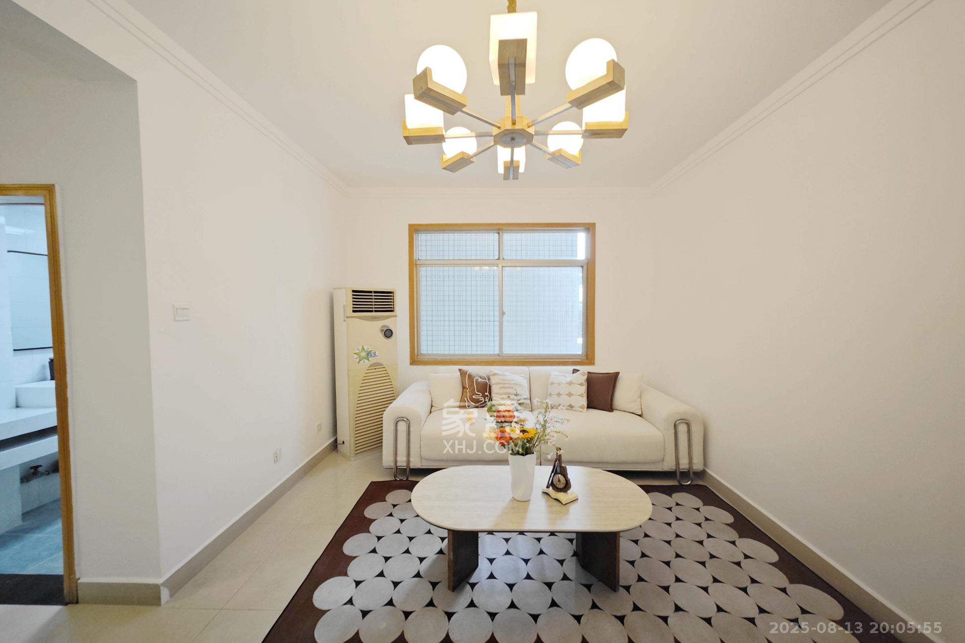 东方新世界  2室2厅1卫    56.8万客厅