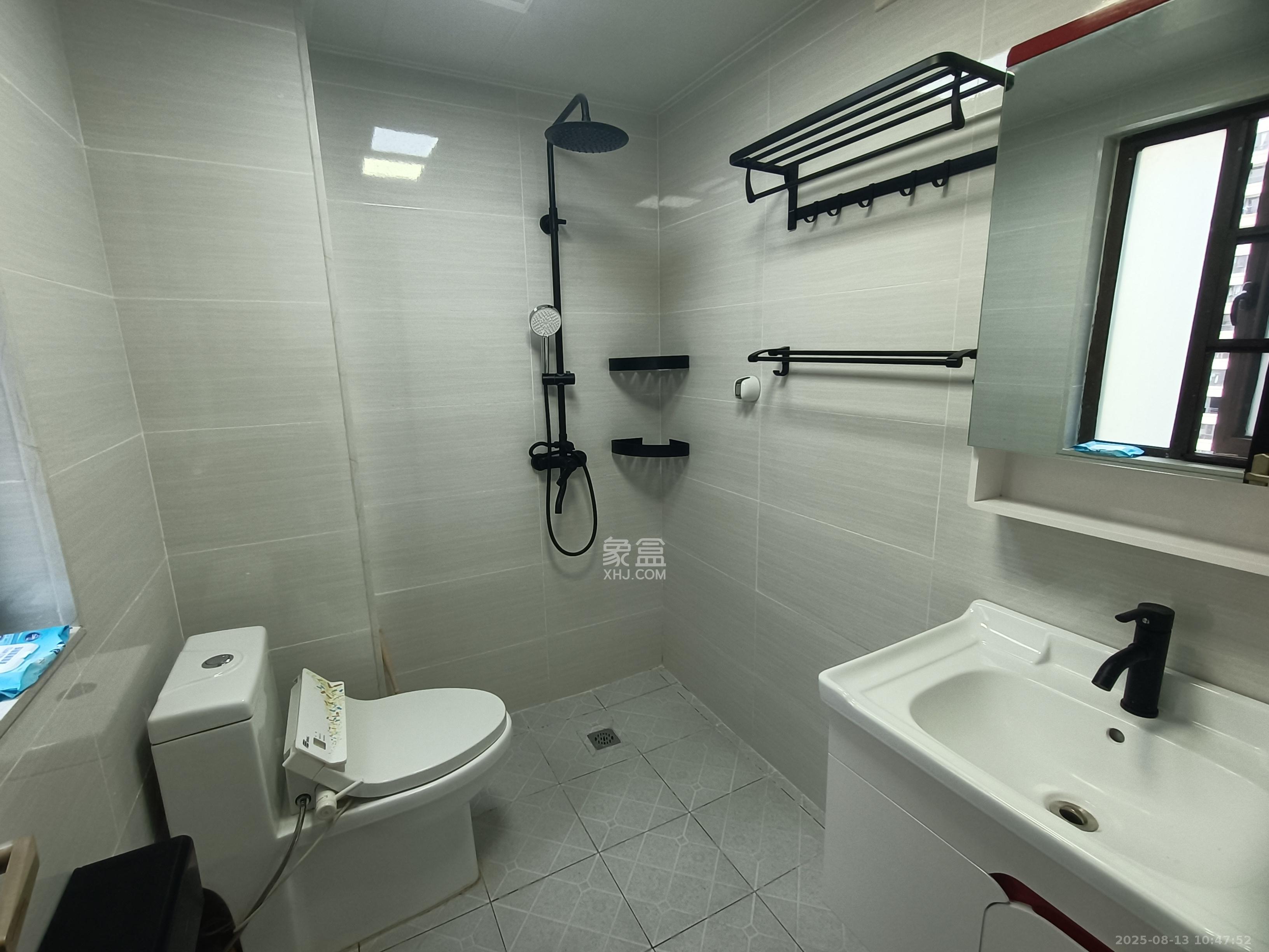 山语城三期  3室2厅2卫    2300.0元/月室内图